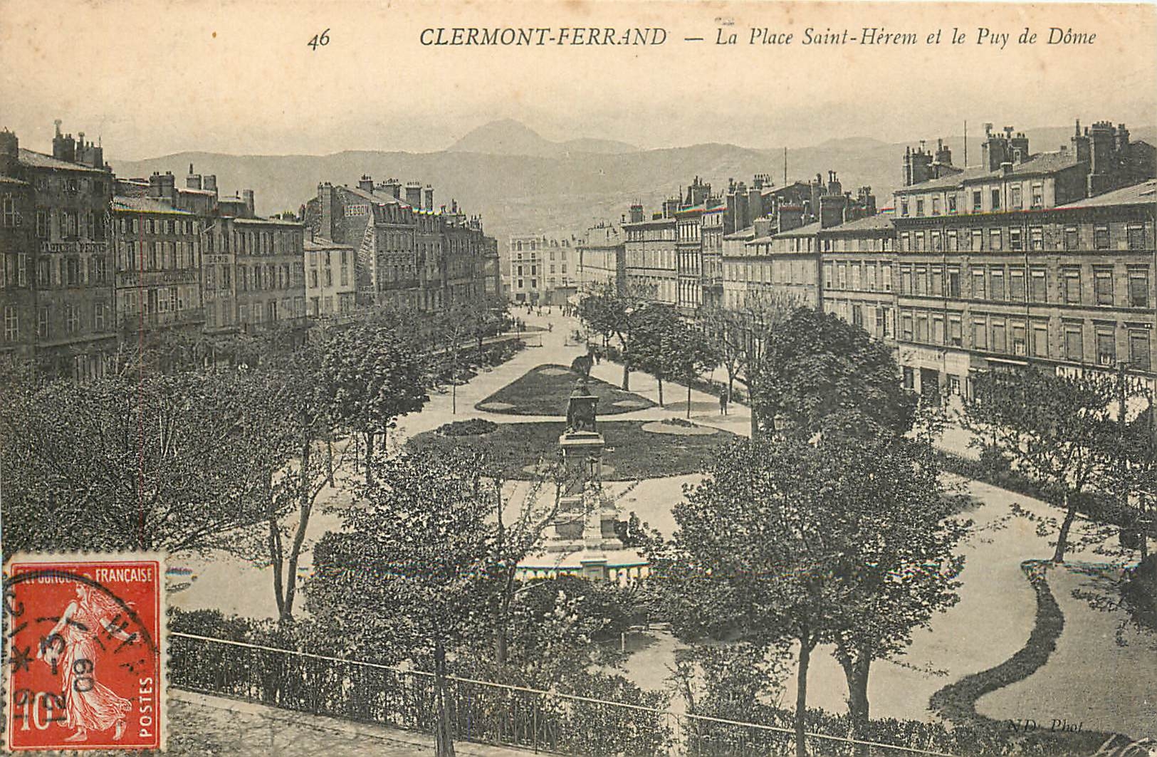 Clermont-Ferrand — Place Saint-Hérem und der Puy de Dôme