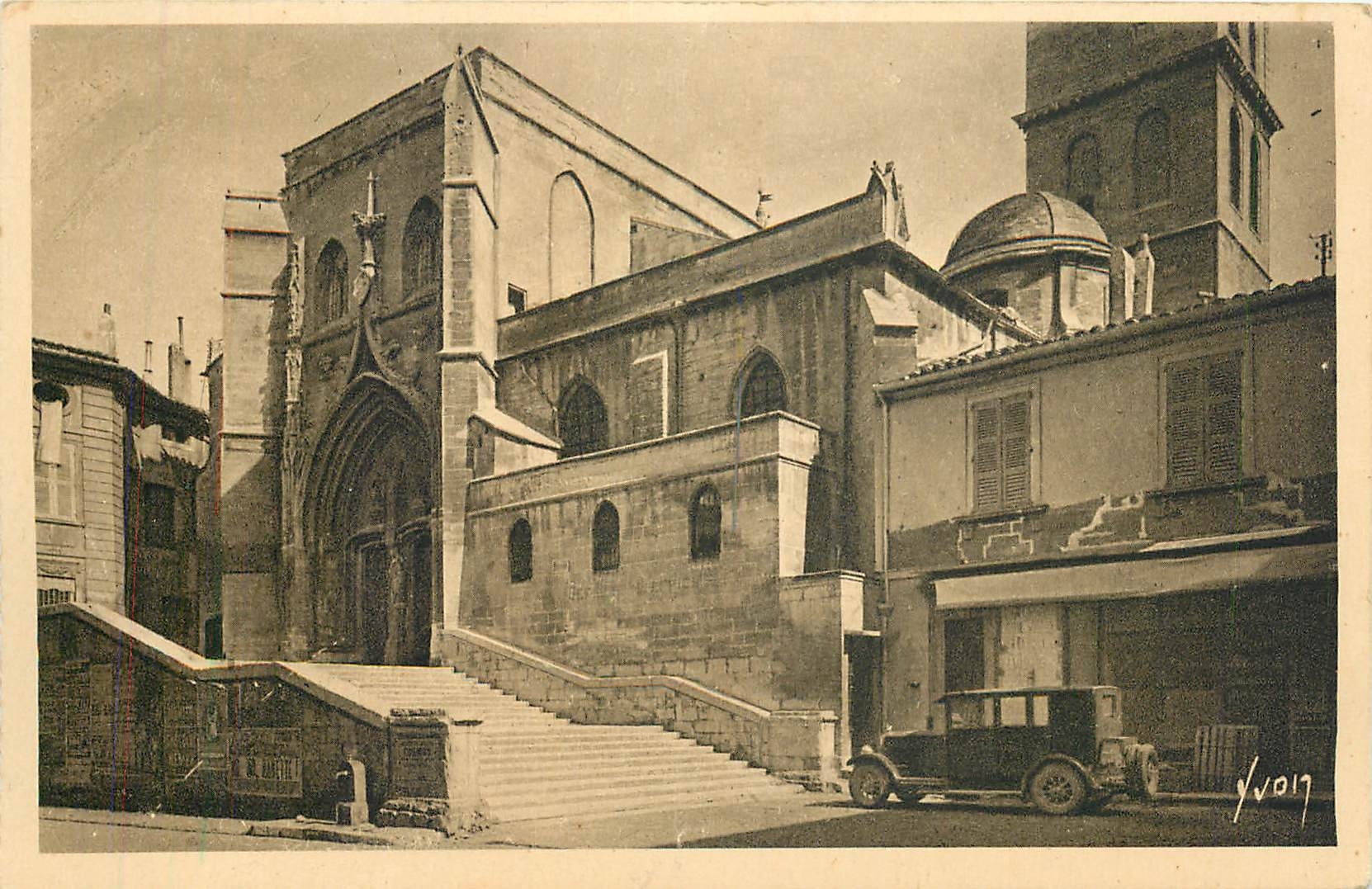 CPA Avignon Vaucluse Eglise Saint Agricol 