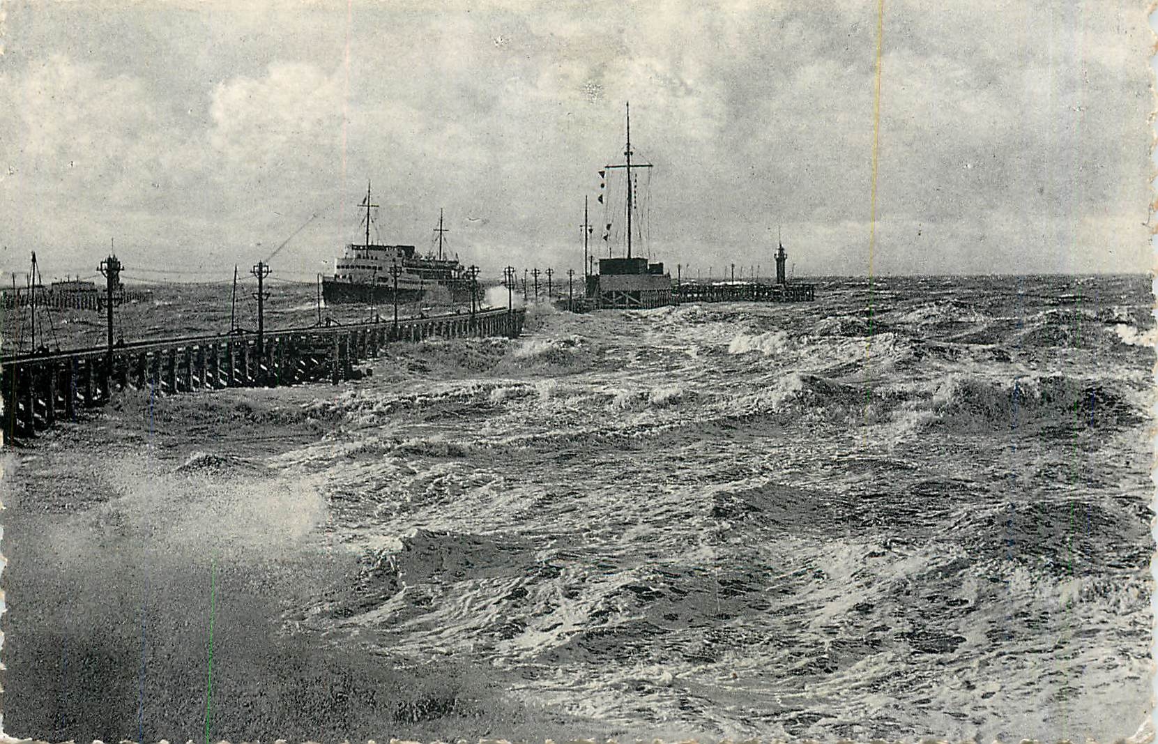 CPA Oostende Entree de la Malle par tempete 