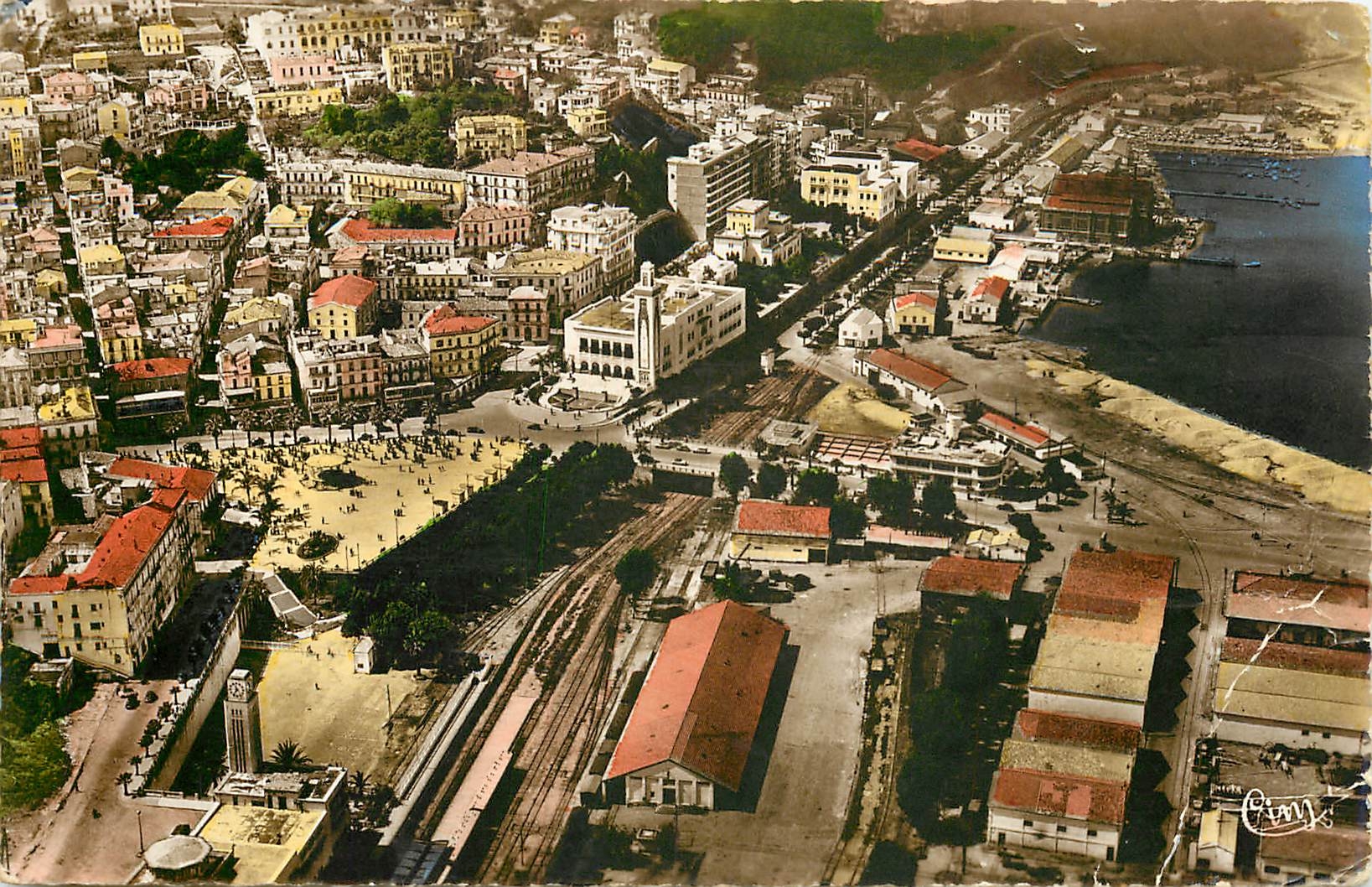 CPM Philippeville Algerie Vue aerienne La Gare Place de Marque l'Hotel de Ville 
