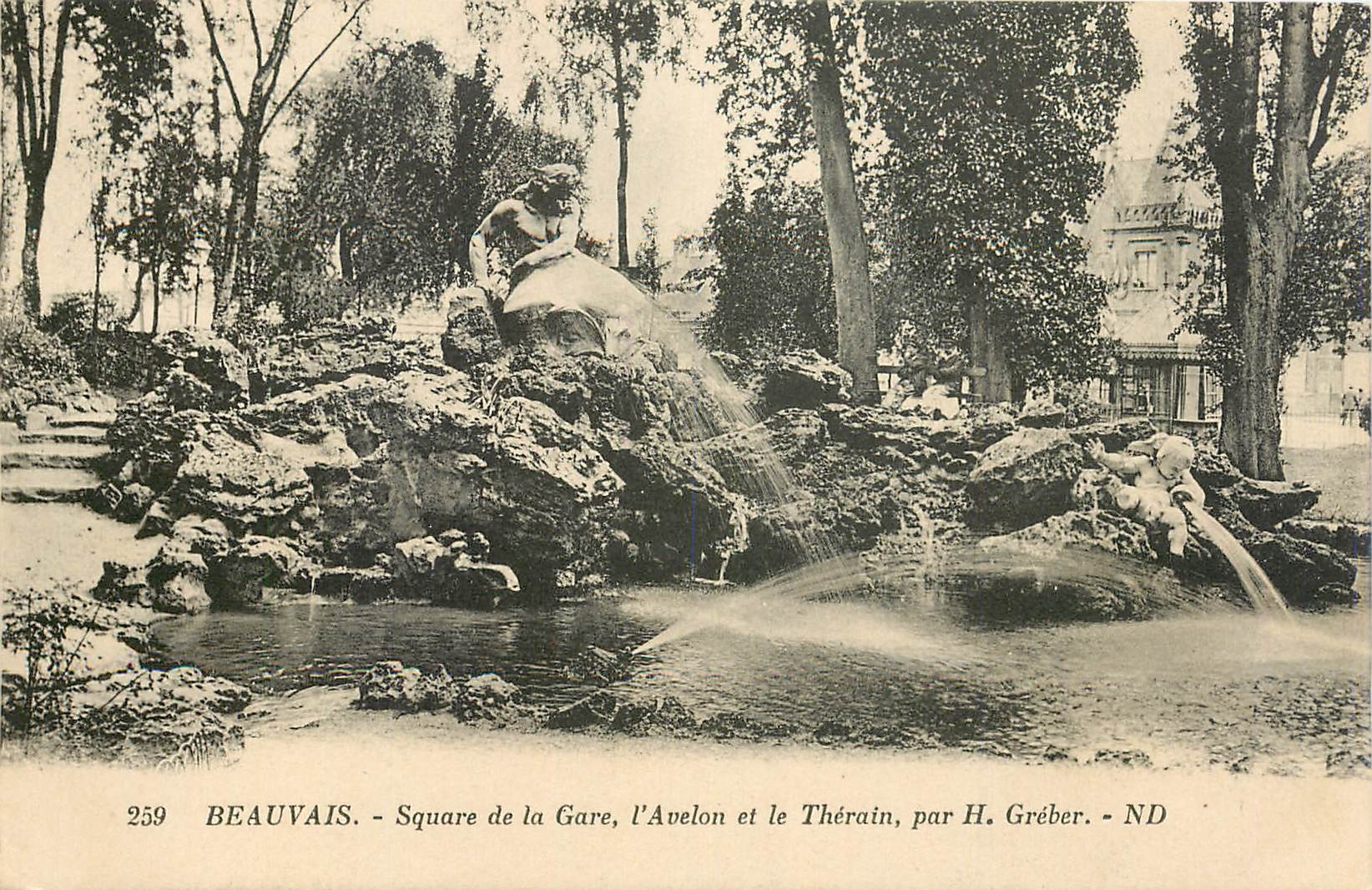 CPA Beauvais Square de la Gare l'Avelon et le Therain 