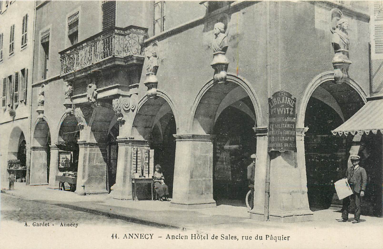 Annecy — Ancien Hôtel de Sales, rue du Pâquier — A. Gardet, n°44