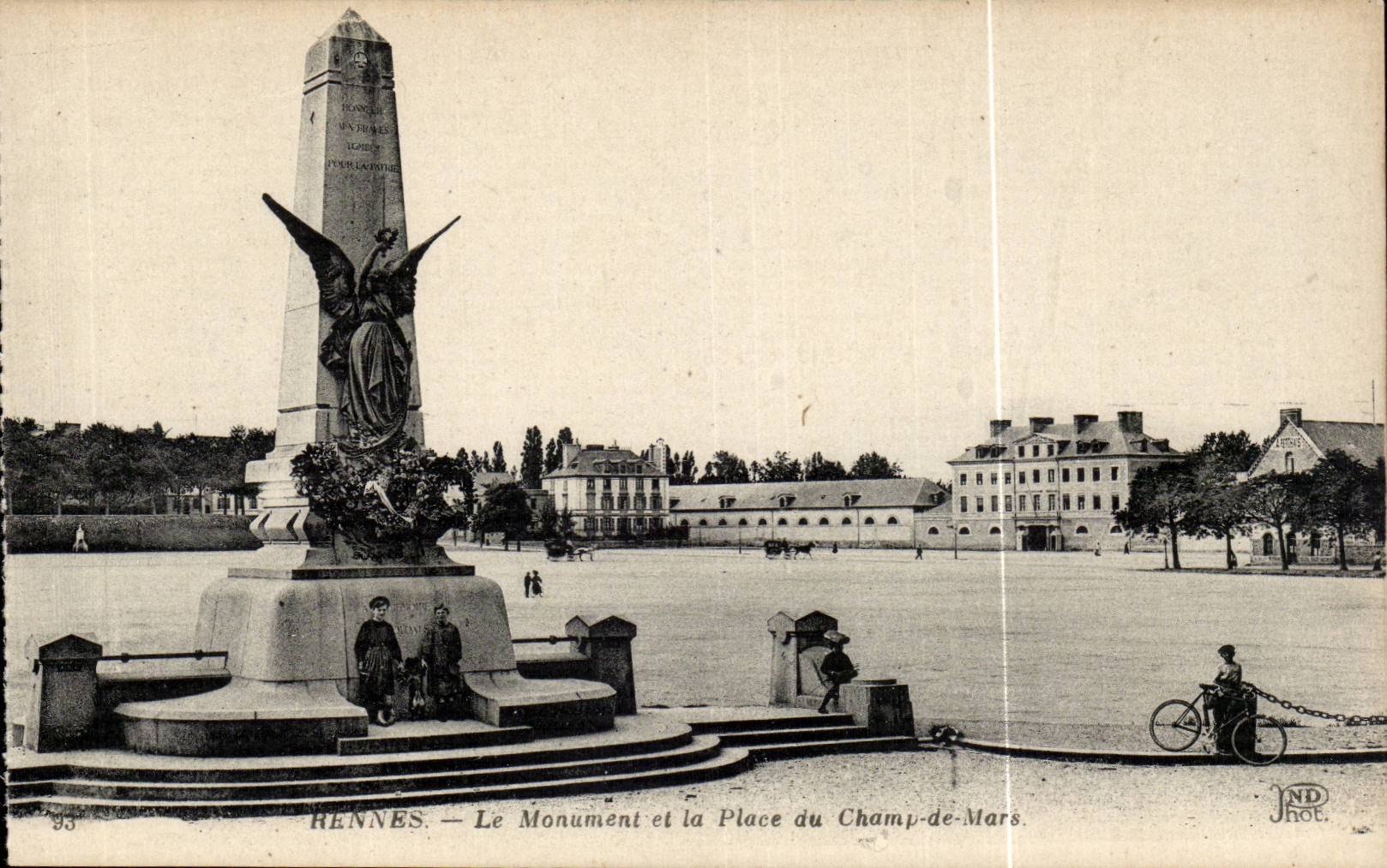 Rennes - Le Monument et la Place du Champs de Mars - CPA 