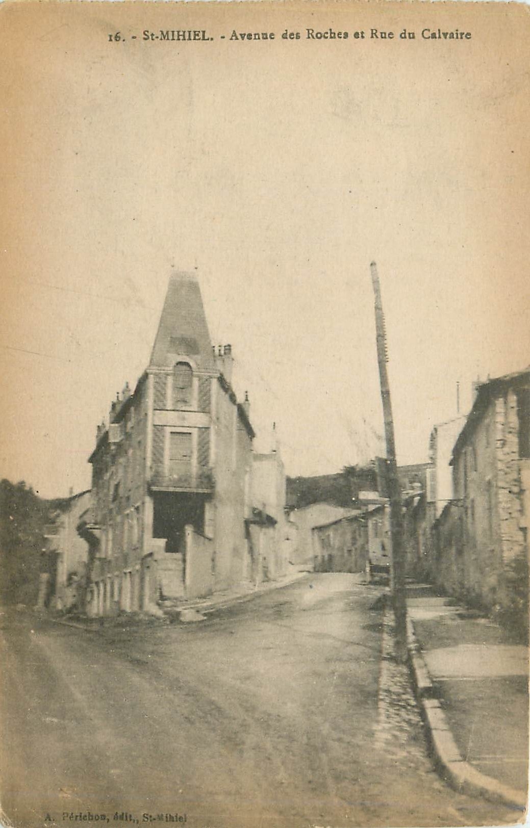 CPA St Mihiel Avenue des Roches et Rue du Calvaire 