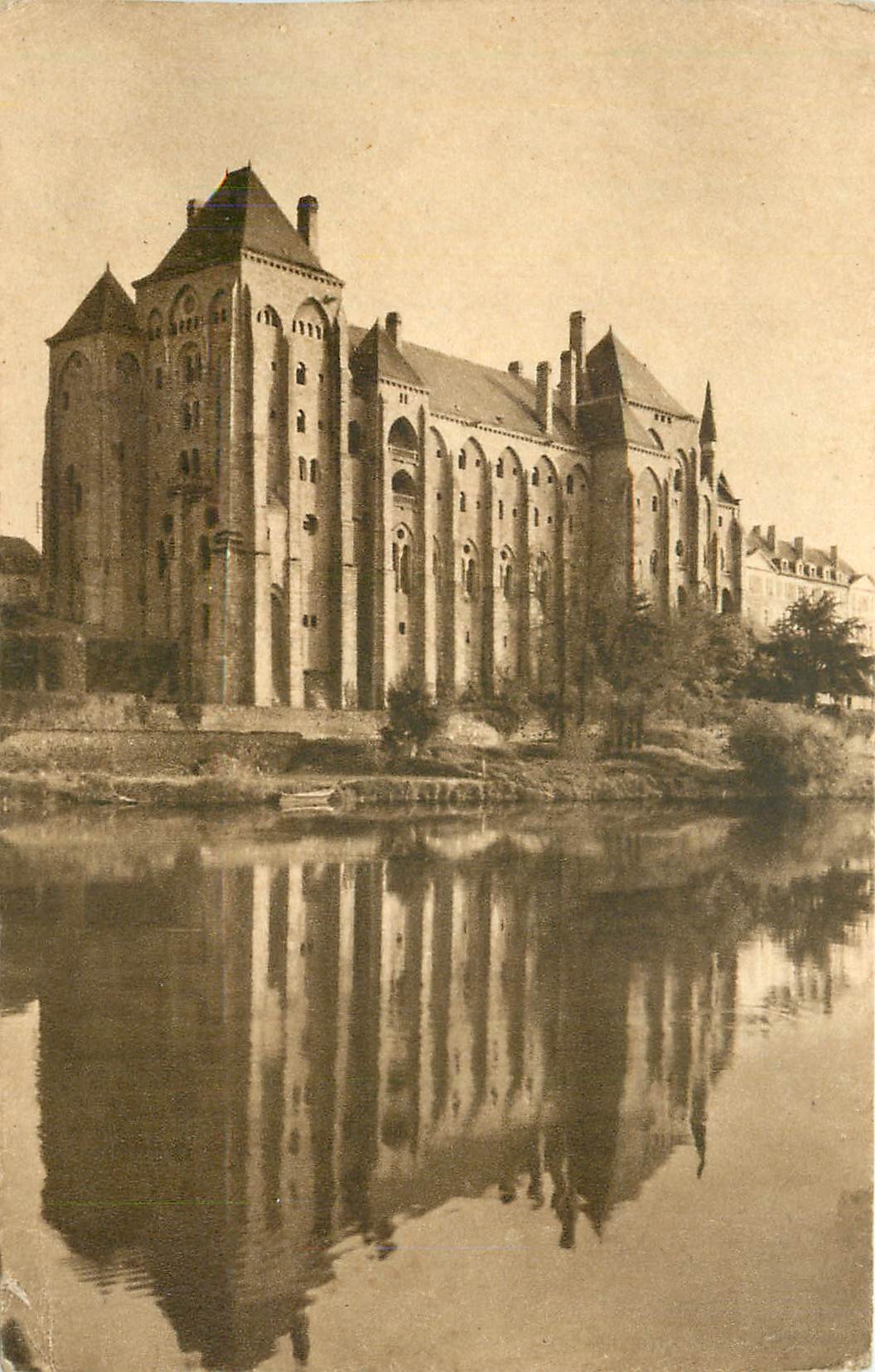 CPA L'Abbaye Saint Pierre de Solesmes Sarthe vue du Nord Est 