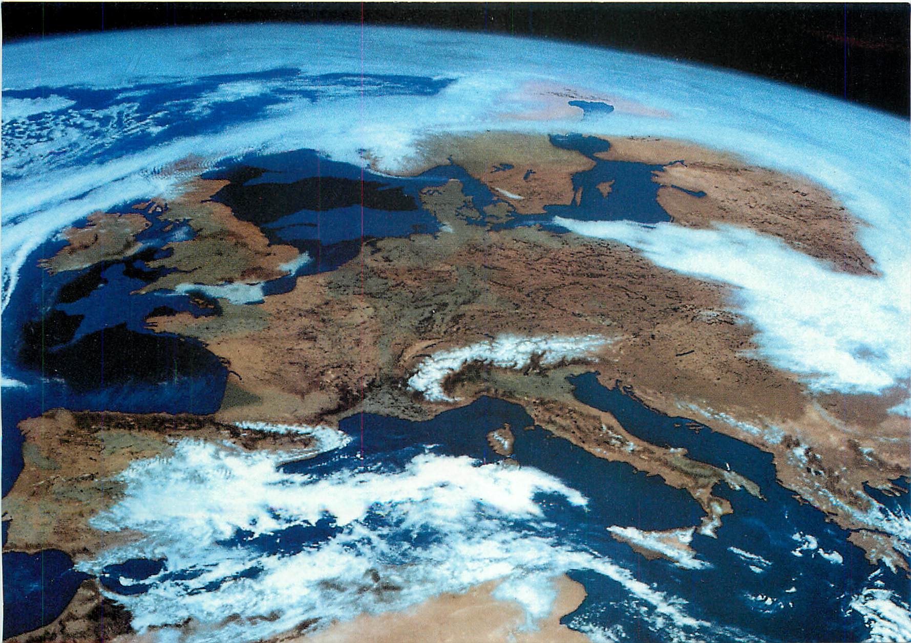 CPM L'Europe photographiee a 36000 kilometres par le satellite geostationnaire Meteosat de l'Agence 