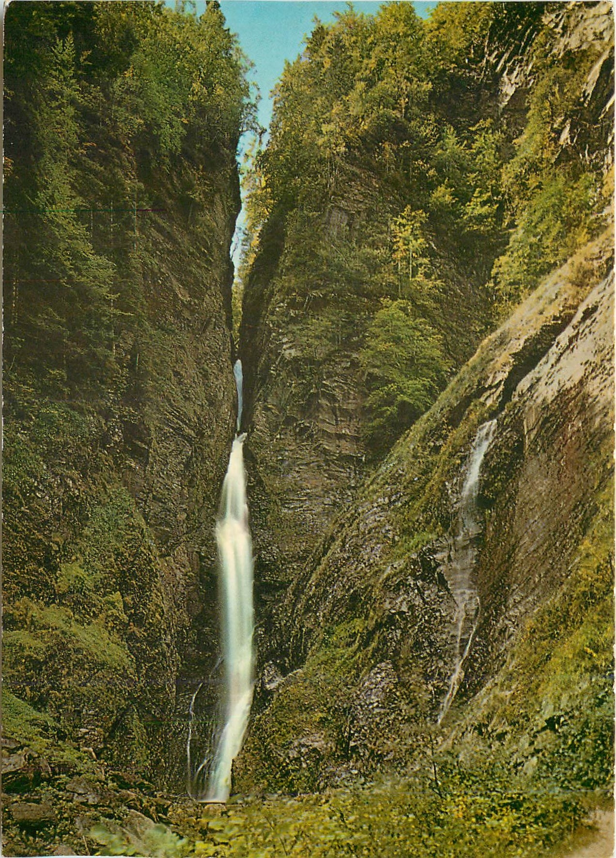 CPM Dans la Vallee du Lys pres de Luchon Haute Garonne La Cascade d'Enfer 
