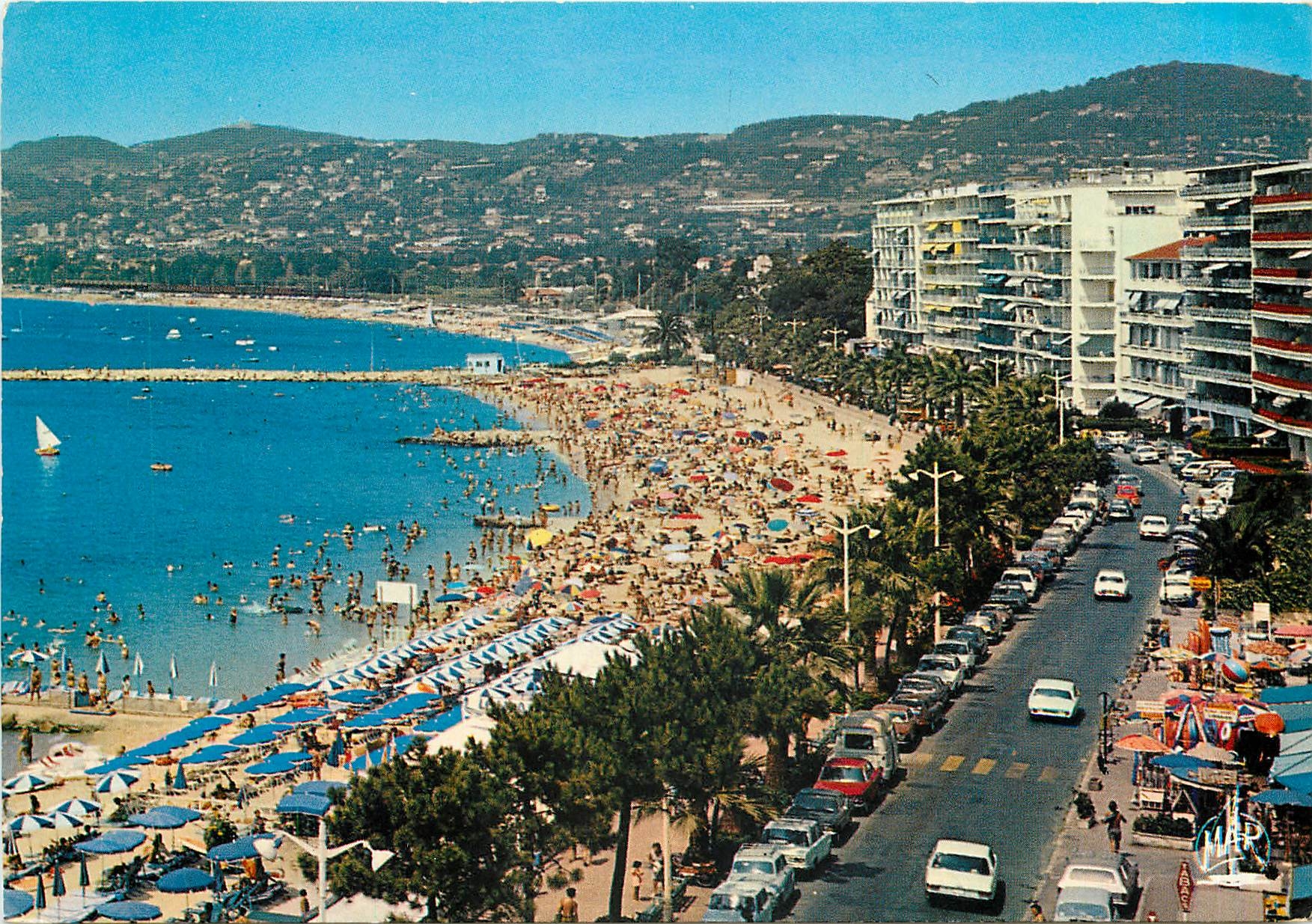 CPM La Cote d'Azur Juan les Pins L'Avenue Guillaumont et la Plage 