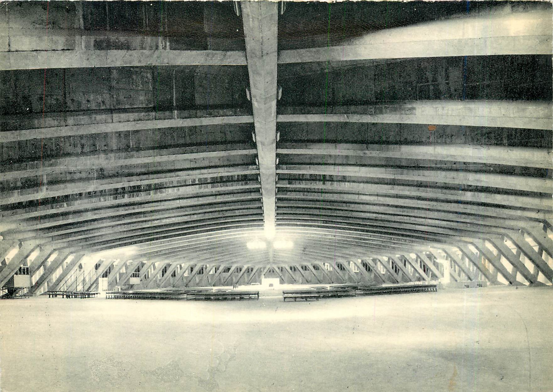 Intérieur de l'Église Saint-Pie X — Lourdes — Éditeur CHRISTINA HÔTEL