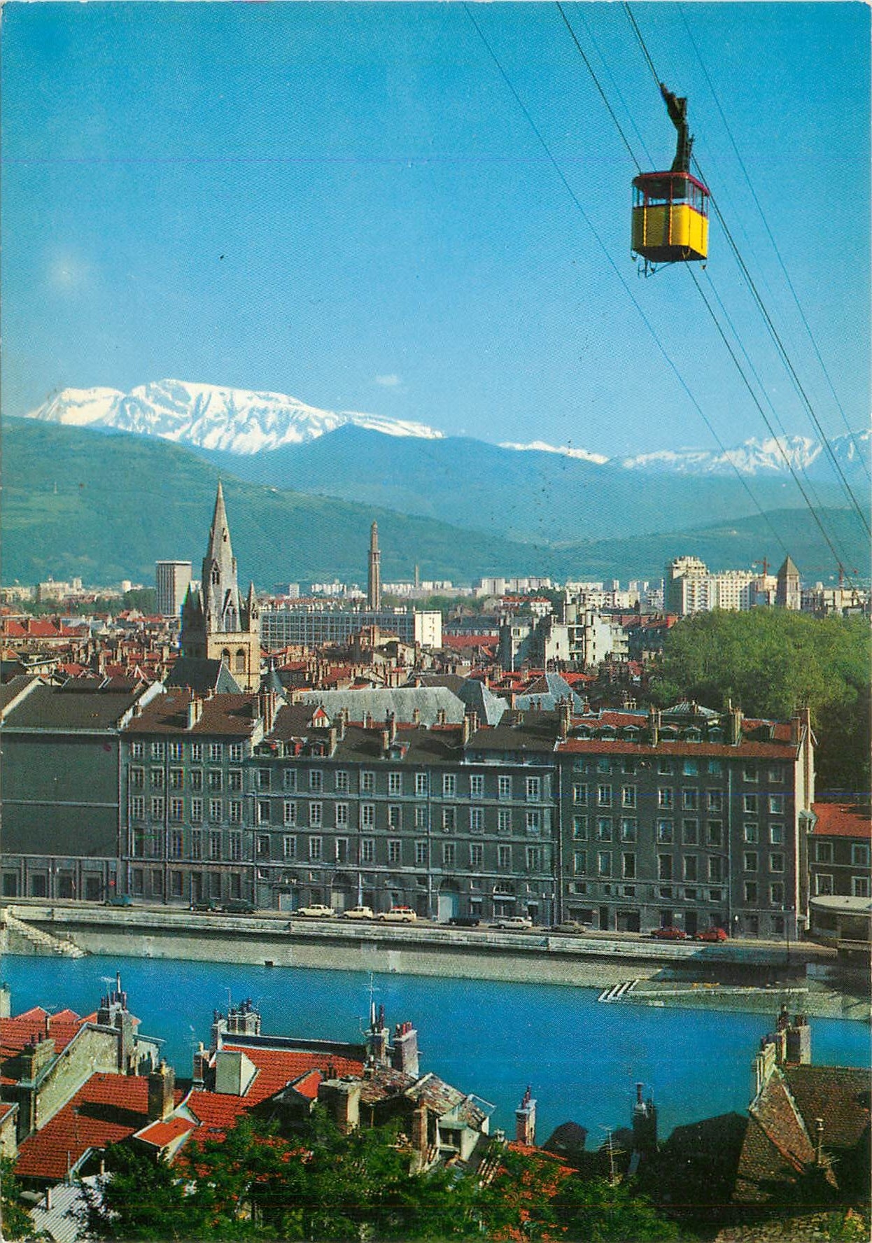 CPM Grenoble Telepherique de la Bastille au fond le Taillefer 