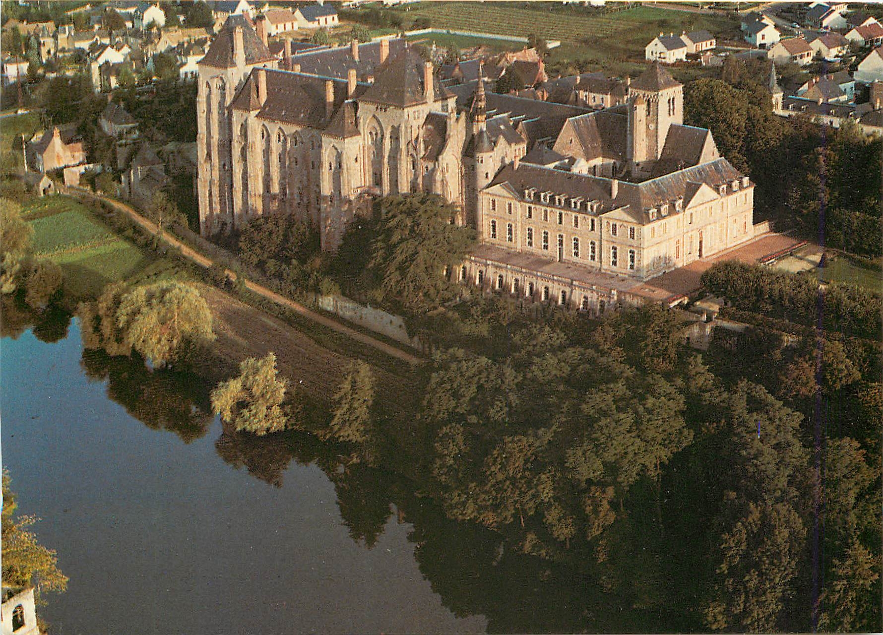 CPM Abbaye Saint Pierre de Solesmes Sarthe Vue aerienne prise du N O 