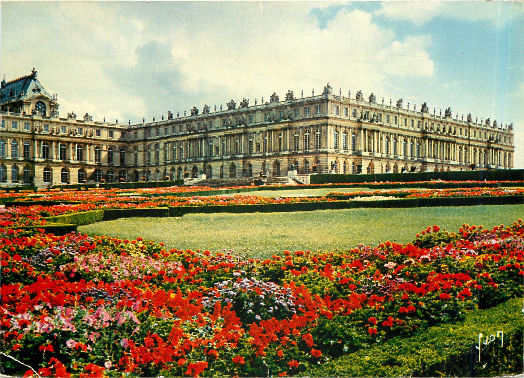 CPA Chateau de Versailles Le Chateau vu des Parterres du Nord 