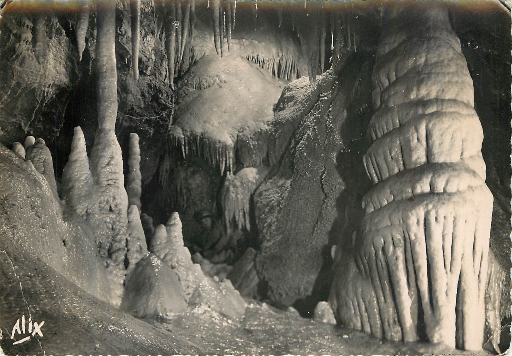 Grottes de Médous — Bagnères-de-Bigorre — 102 — La galerie des Merveilles — Éditions ALIX