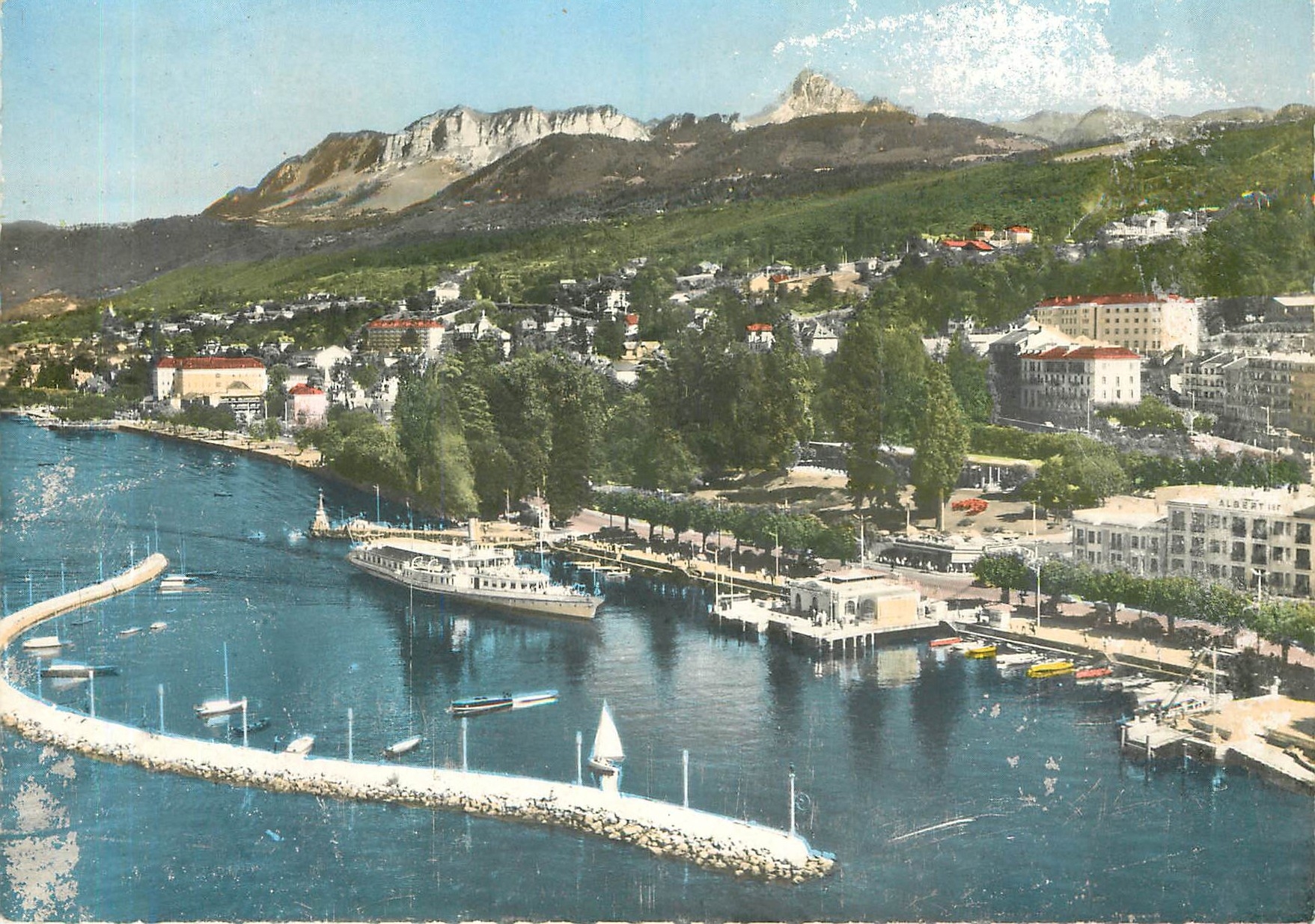 CPM Evian les Bains Haute Savoie Vue aerienne Le Port Dans le fond les Memises et la Dent d'Oche 