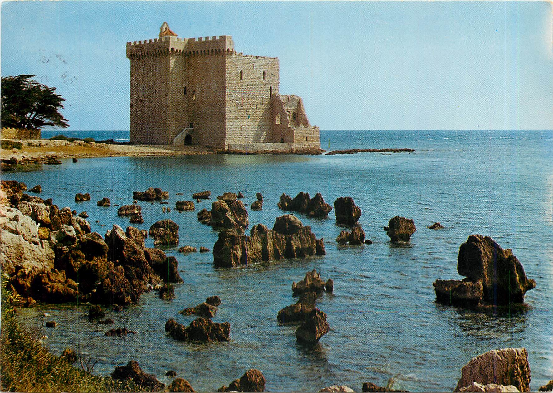 CPA La Cote d'Azur Cannes Ile St Honorat Le Monastere fortifie 