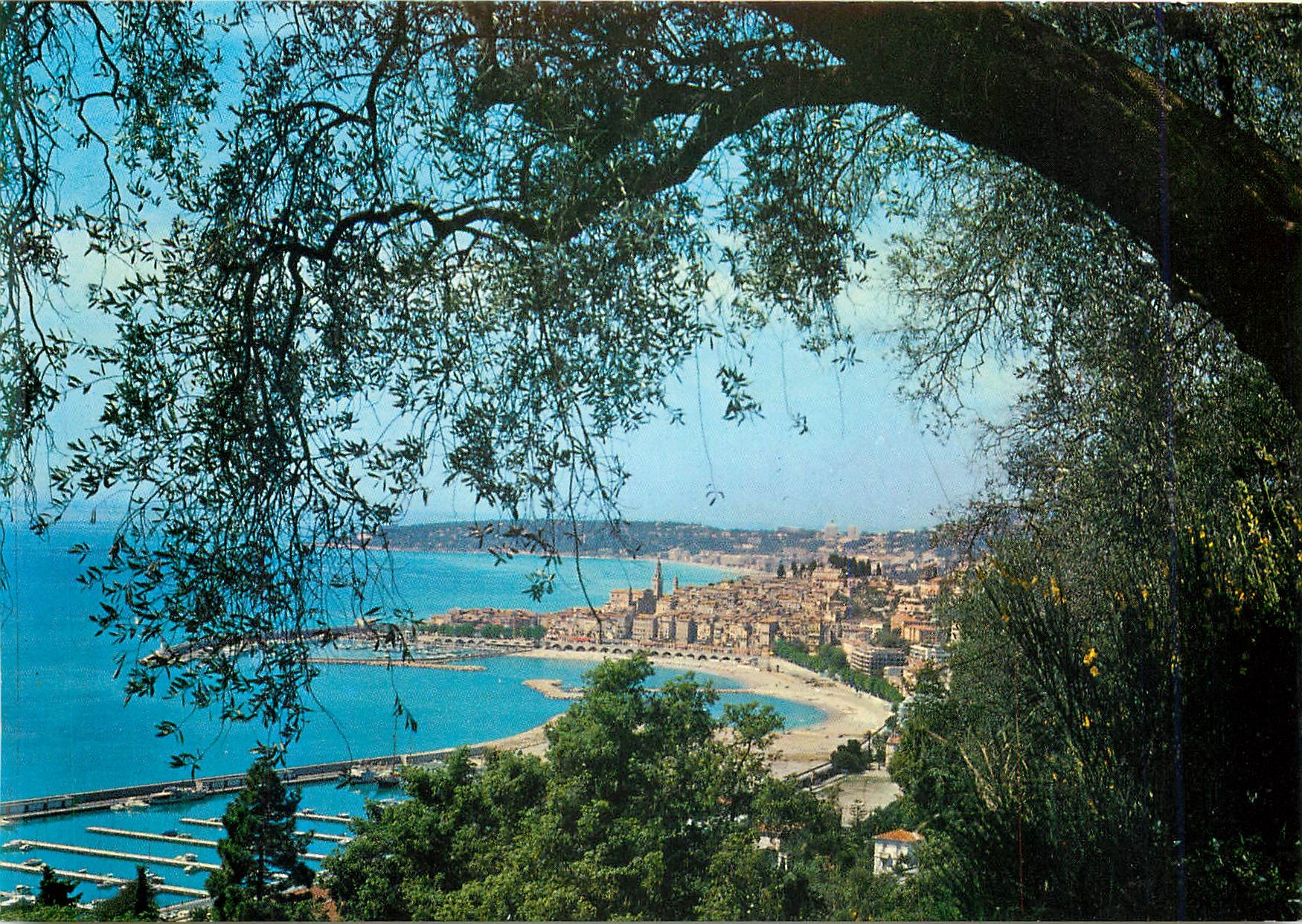 CPA Menton Alpes Maritimes Echappee sur La Ville les Plages et les ports du Plaisance 