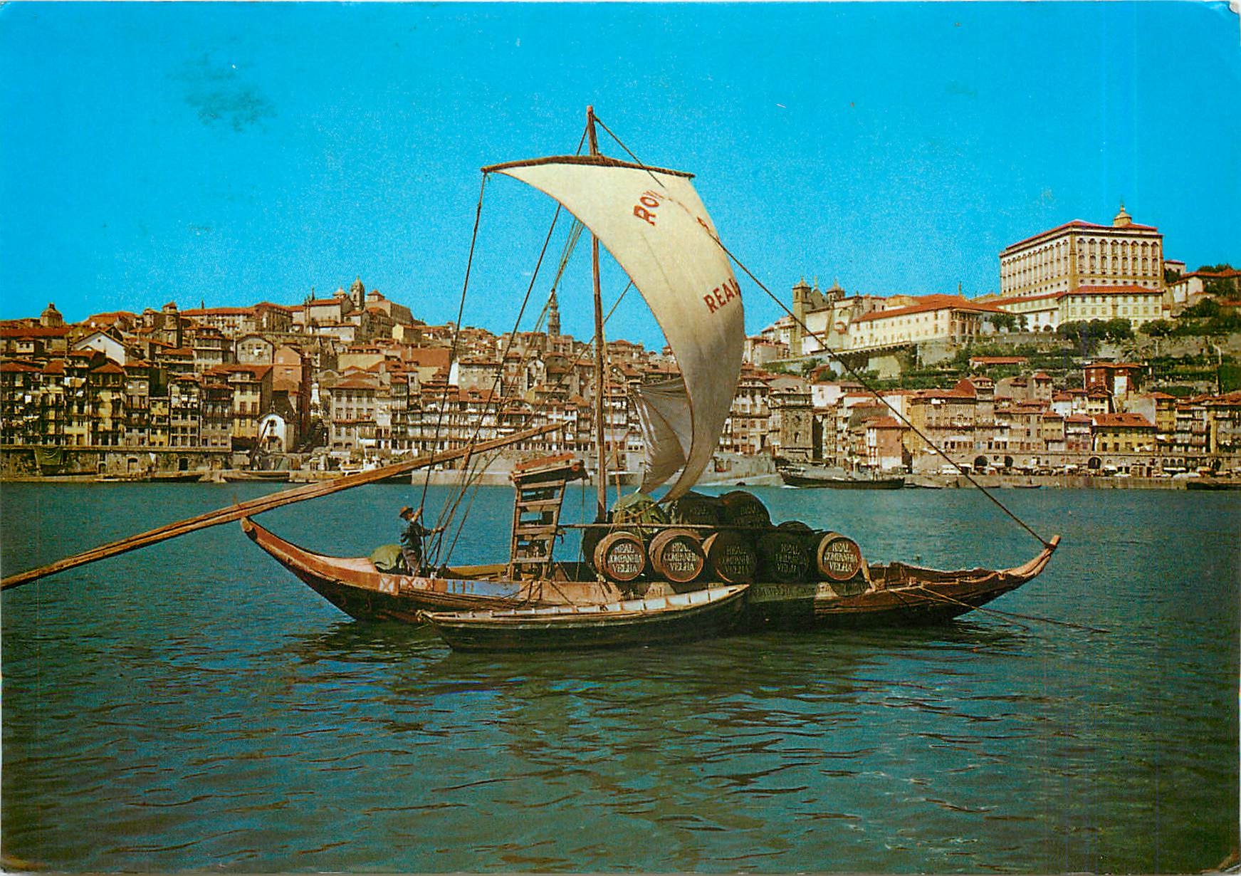 CPA Porto Portugal Bateau Rabelo et vue partielle de la ville 