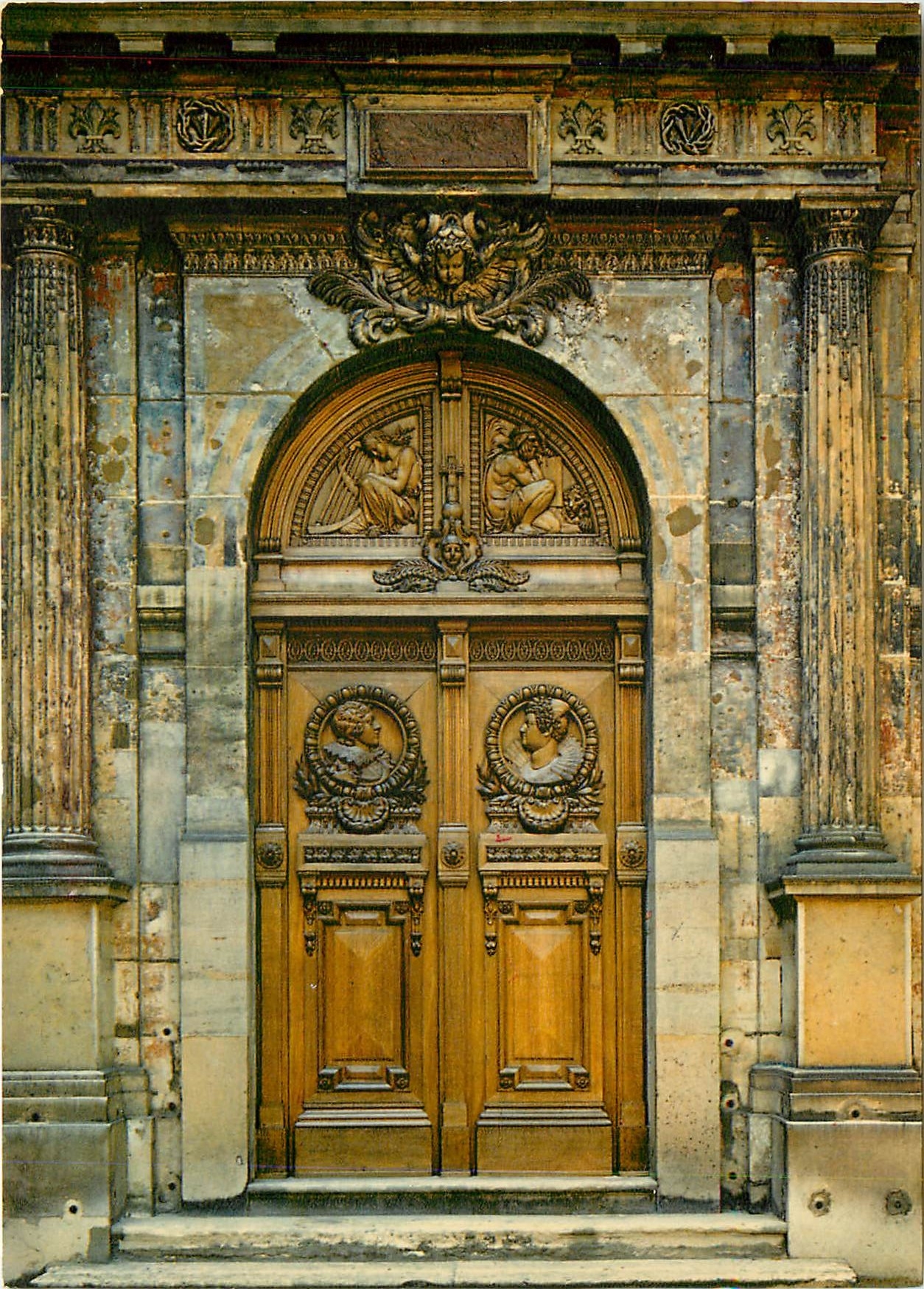 CPM Petit Luxembourg Portail d'Alphonse de Gisors au fond de l'ancienne Eglise des Filles du Calvair