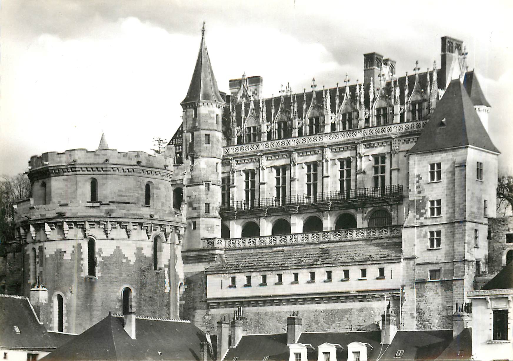 CPM Amboise Indre et Loire Le Chateau facade sur la Loire 