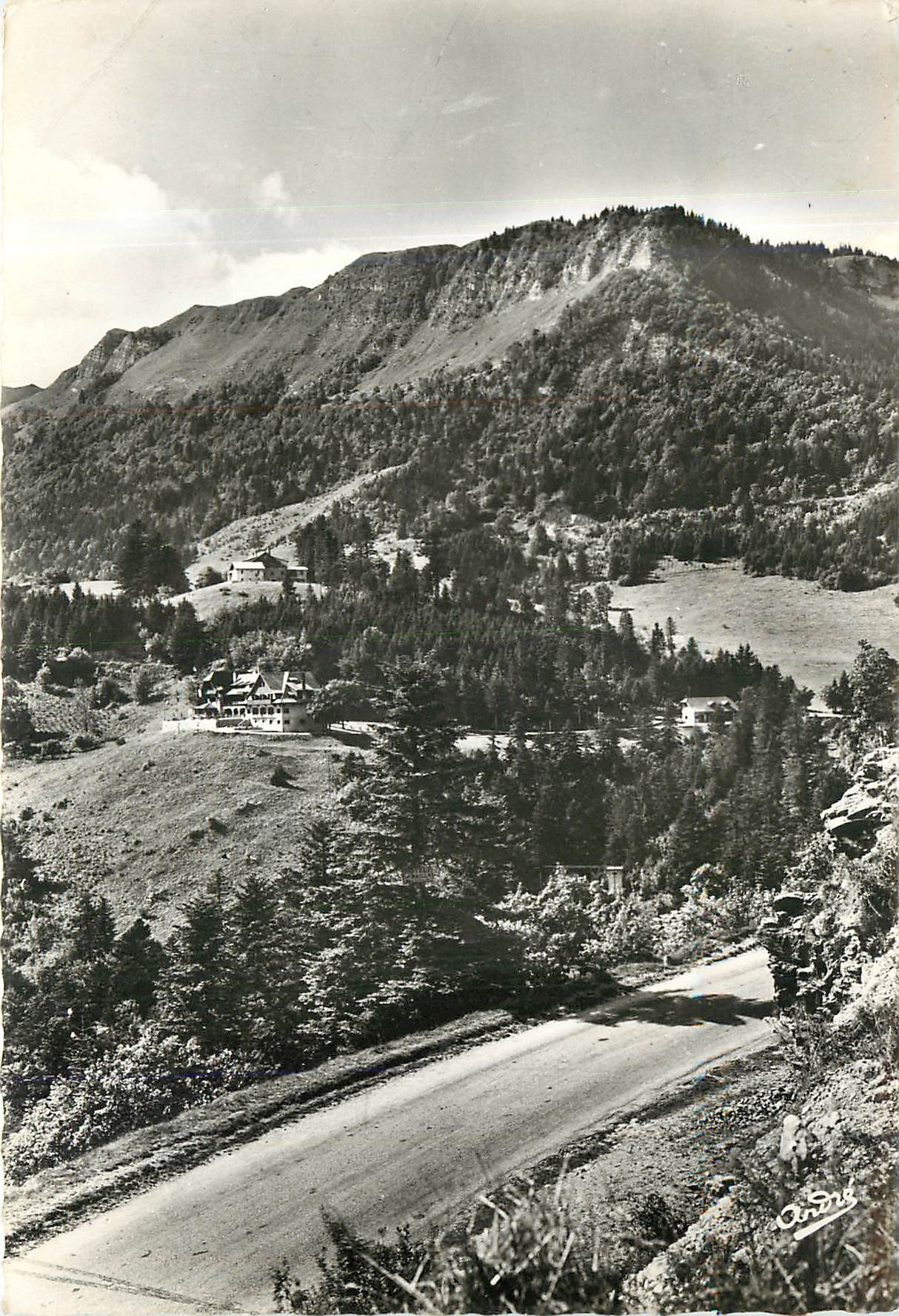 CPM Gex Route de la Faucilla Les Hotels du Pailly et le Mont Rond 