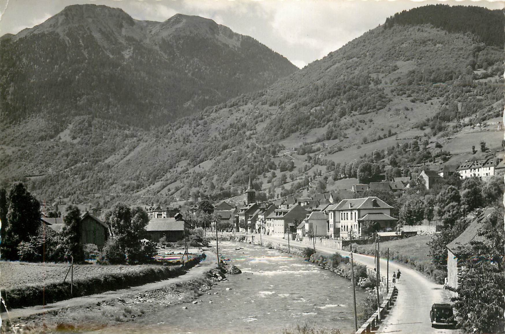 CPM Valle de Aran Lerida Le Garonne et vue partielle 
