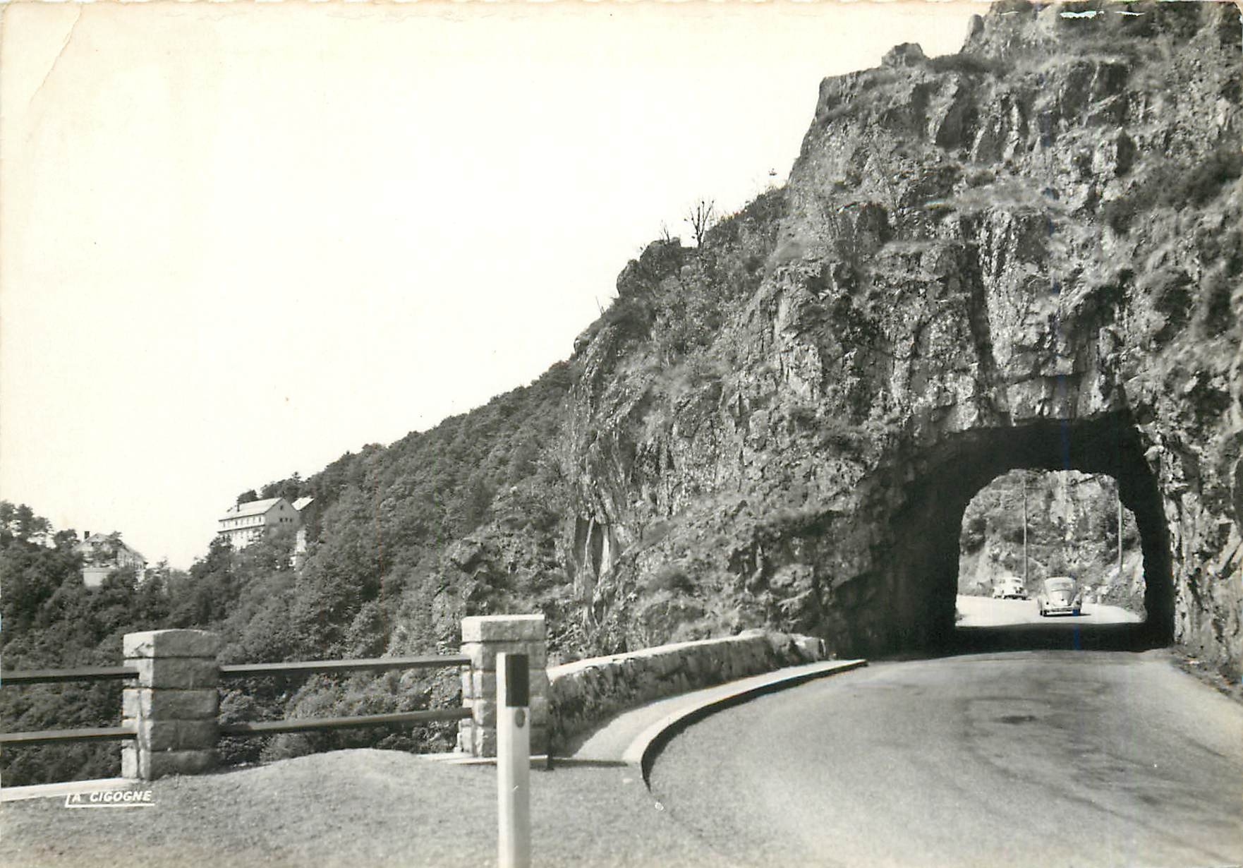 CPM Les Hautes Vosges Le Tunnel de La Schlucht et les Hotels 