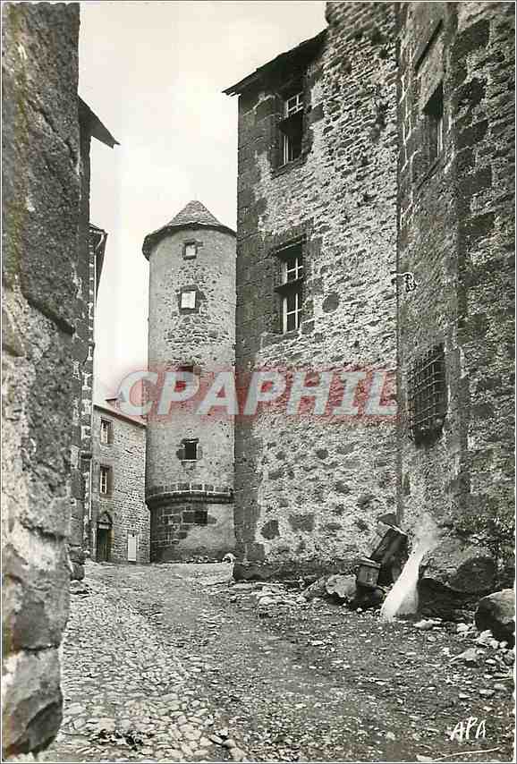 Salers (Cantal) - La Tour et Rue des Templiers — Société des Curtes-Photographies APA-POUX - Albi