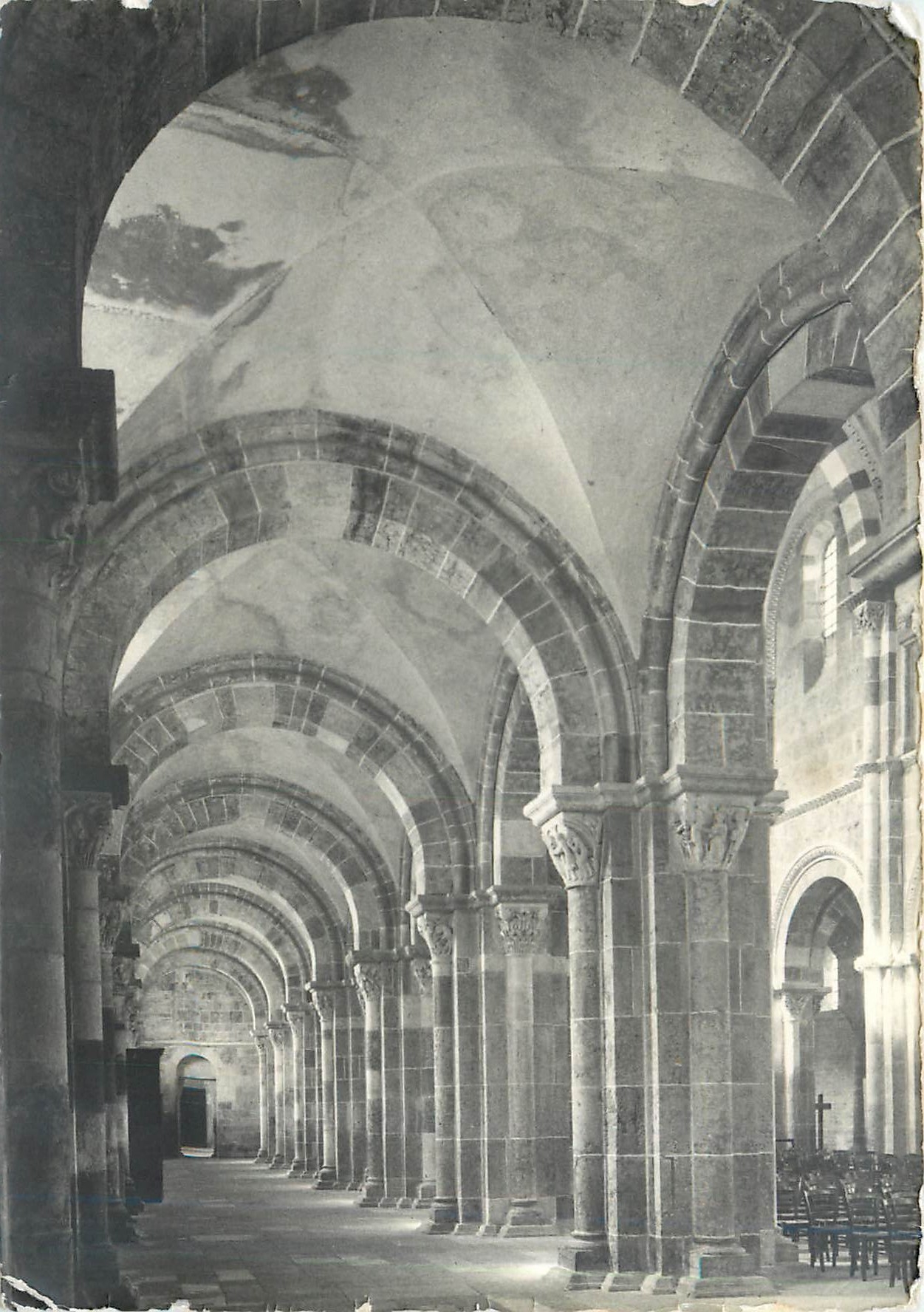 Basilique de Vézelay — Bas-côté sud — Cliché du Palérim, Vézelay