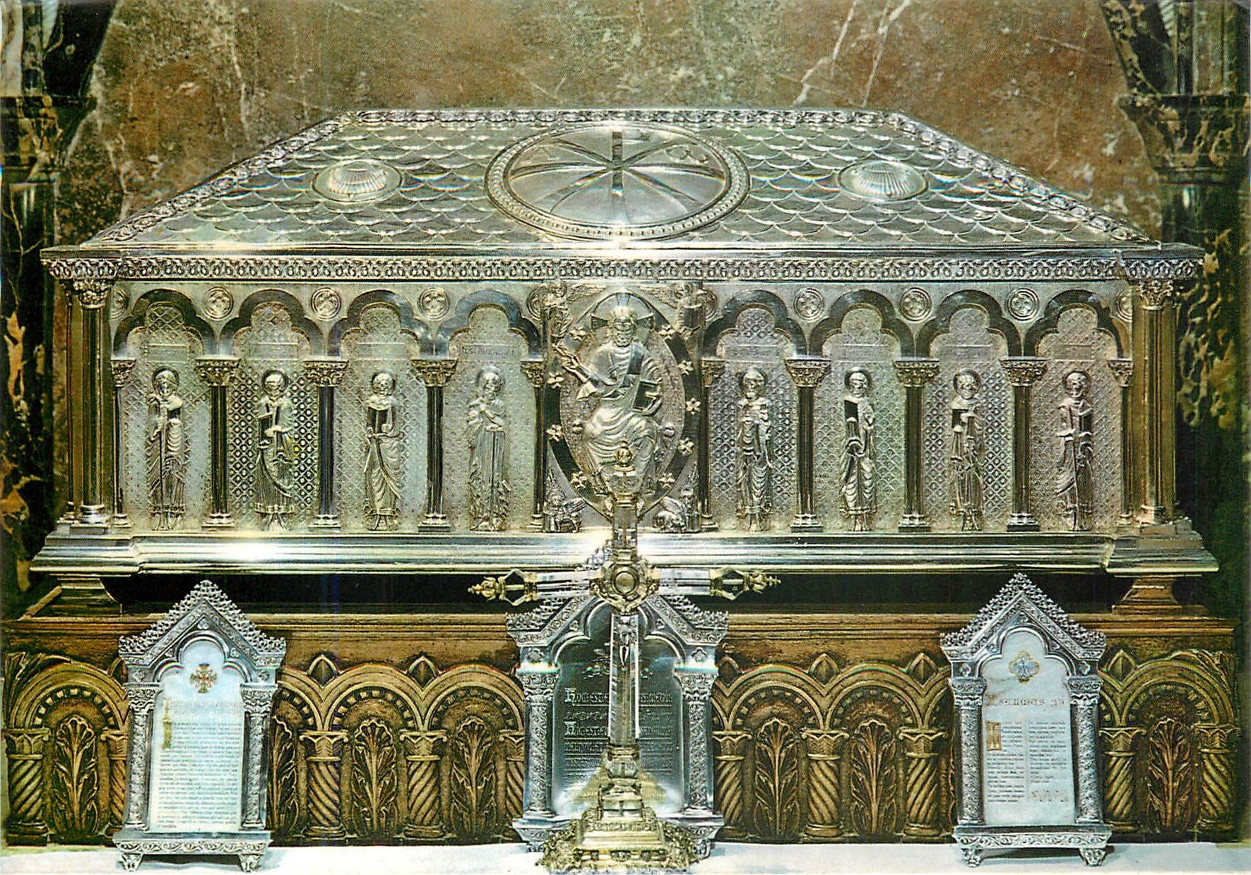 CPM Santiago de Compostela Cathedrale Cottre d'Argen avec le Relique du Apostol 