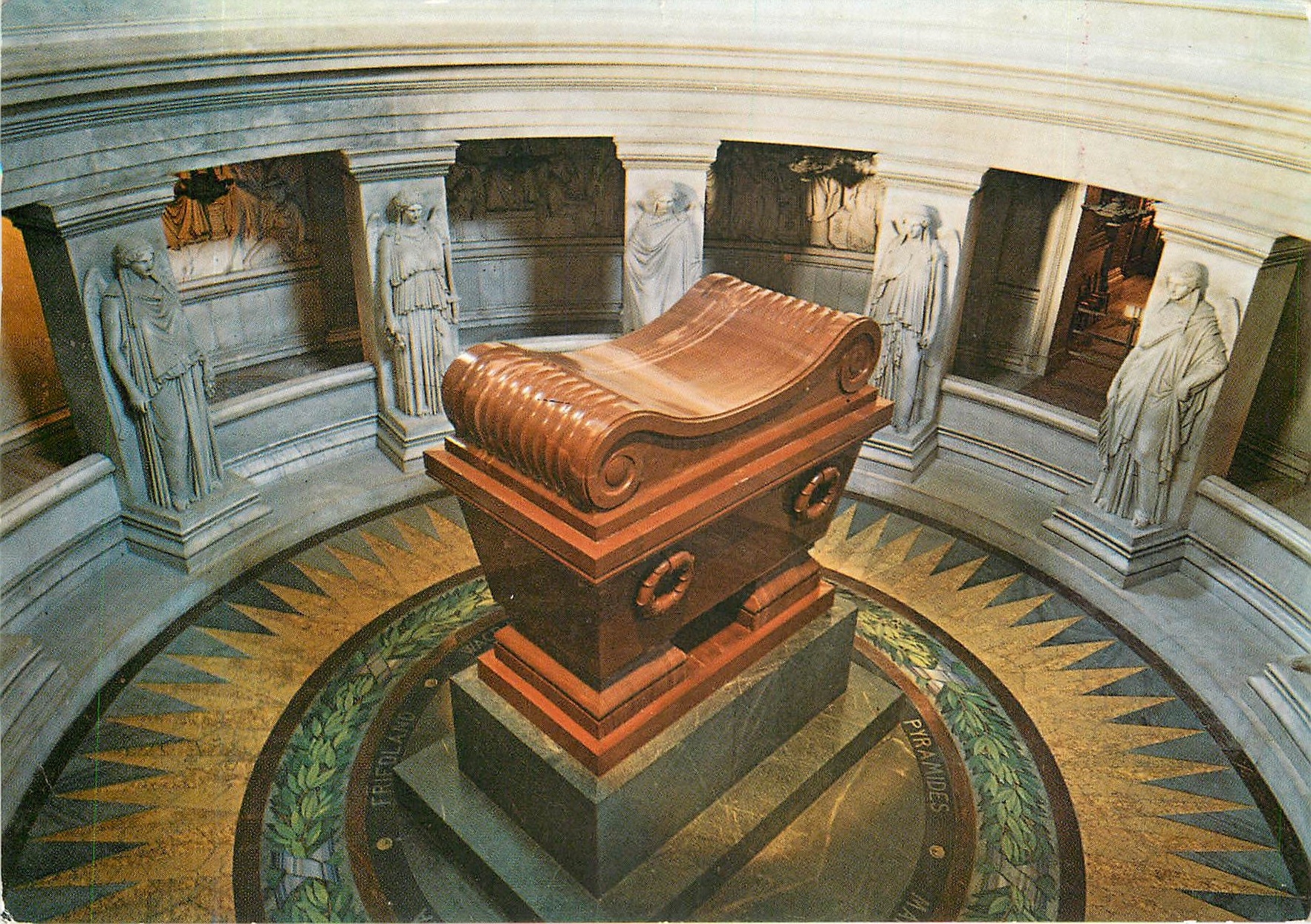 CPM Paris Tombeau de Napoleon aux Invalides 