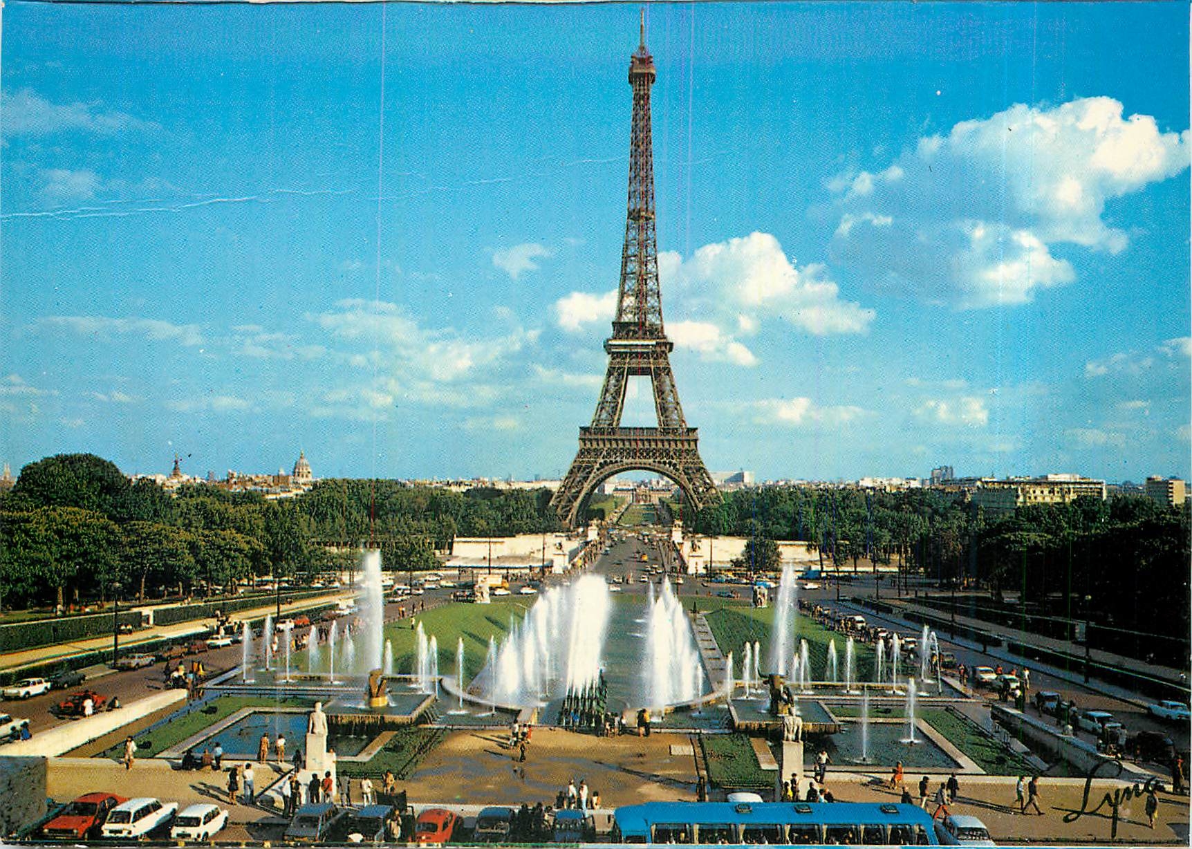 CPM Paris La Tour Eiffel et les Jardins du Trocadero 