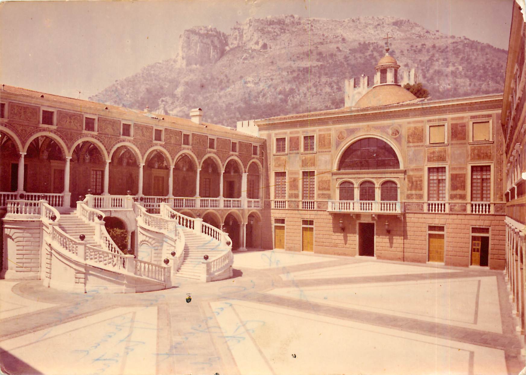 CPA Palais de SAS Le Prince de Monaco Cour d'Honneur le Grand Escalier et la Galerie d'Hercul 