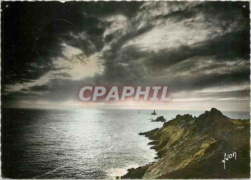 CPA Coucher de soleil sur la Pointe du Raz Finistere 