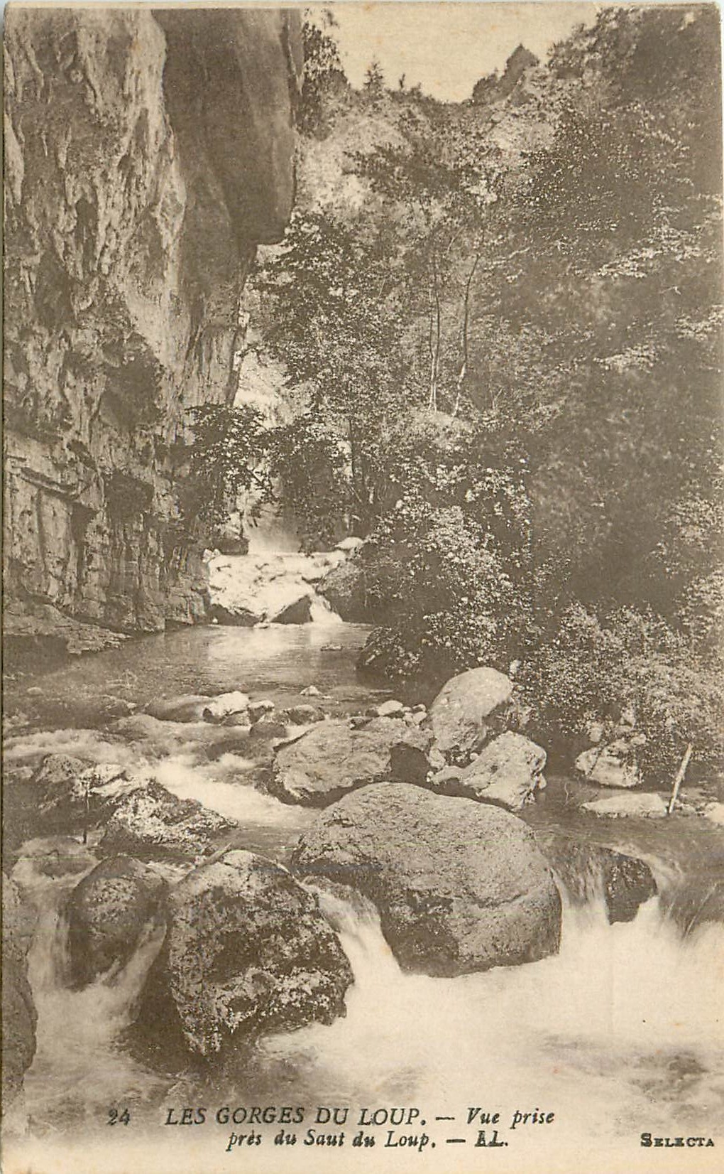CPA Les Gorges du Loup Vue prise pres du Saut du Loup 