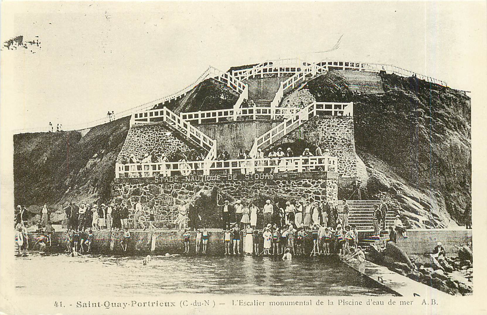 Saint-Quay-Portrieux (C.-du-N.) — L'Escalier monumental de la Piscine d'eau de mer — A.B.