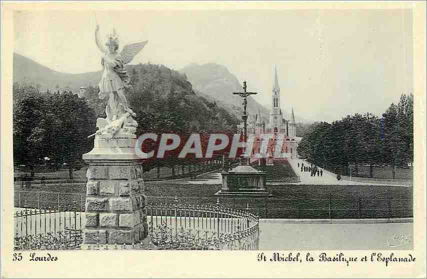 CPA Lourdes St Michel la Basilique et l'Esplanade 