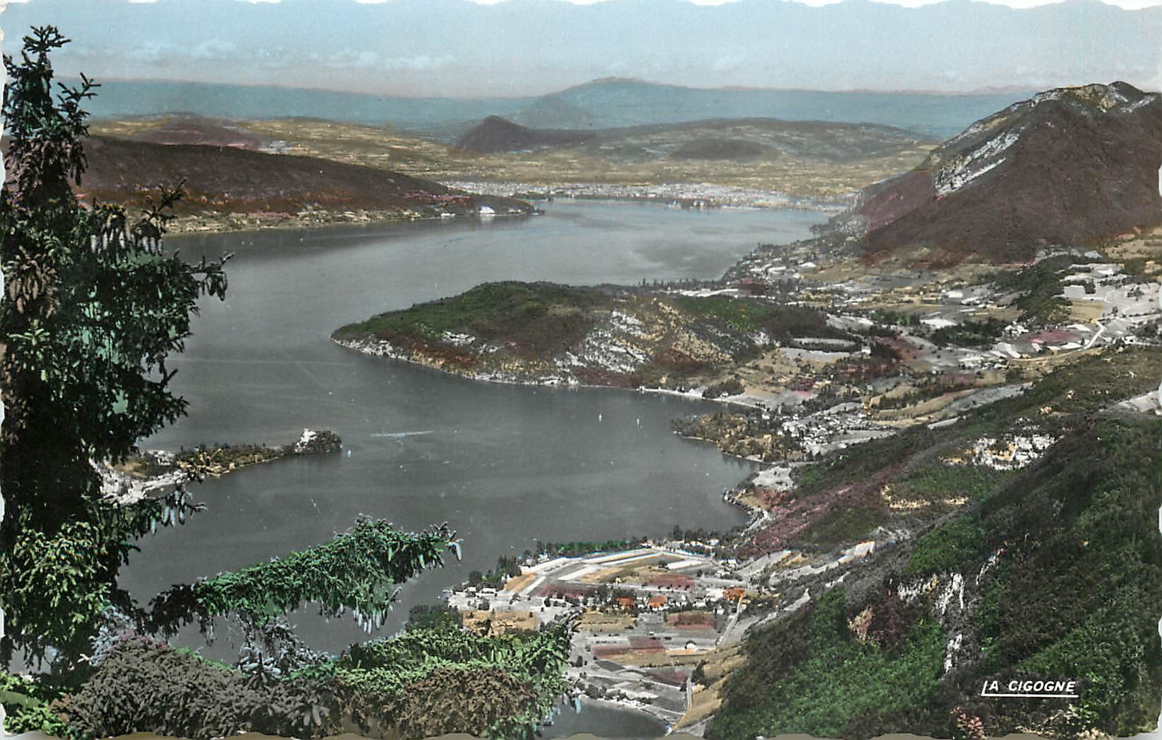La Cigogne — Vue d'ensemble du lac depuis la route de la Forclaz — Éd. La Cigogne, André Lecomte