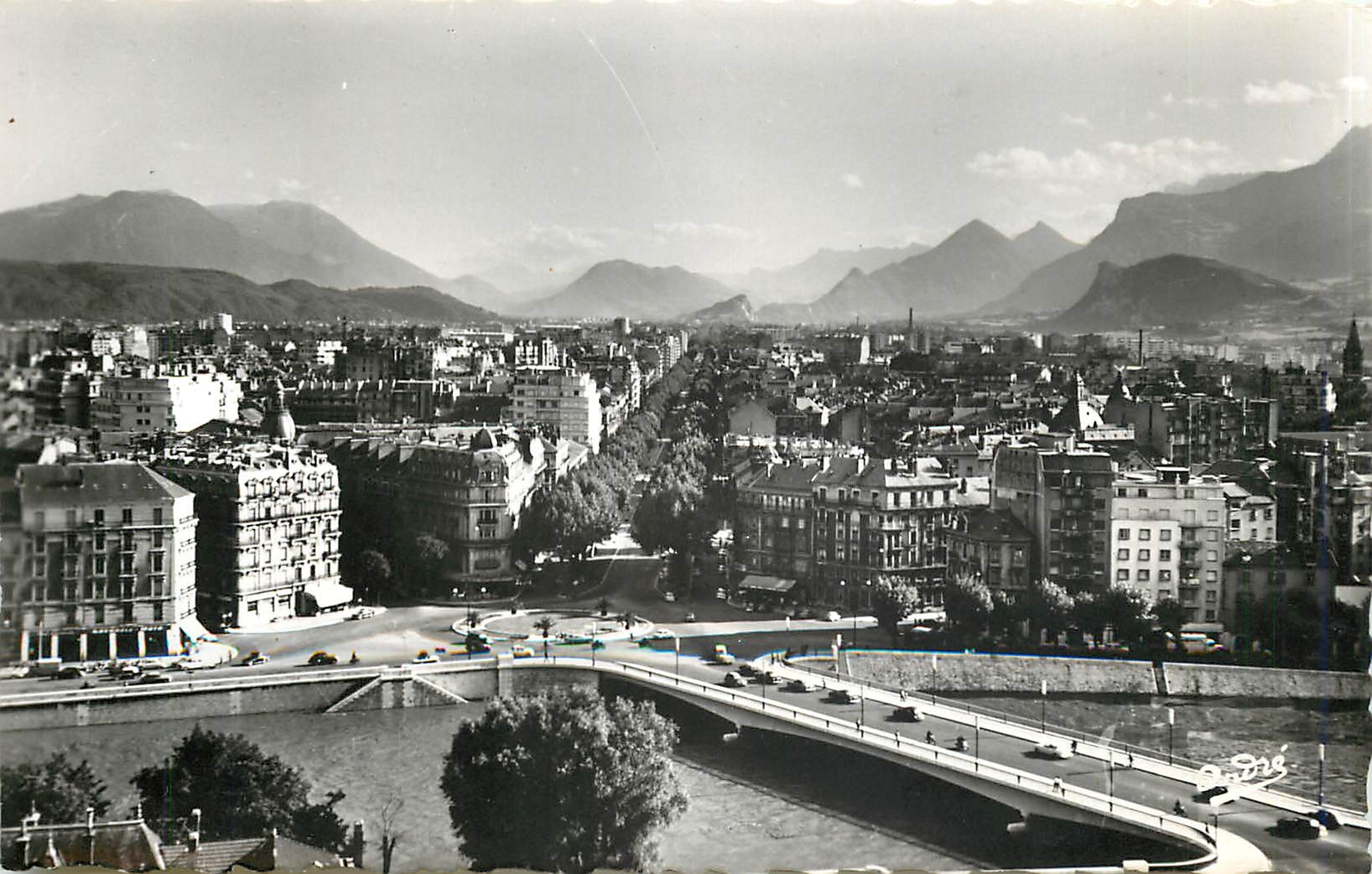 Grenoble — Pont de la Porte de France, Place de la Bastille et Cours Jean-Jaurès — Éditions SPADEM