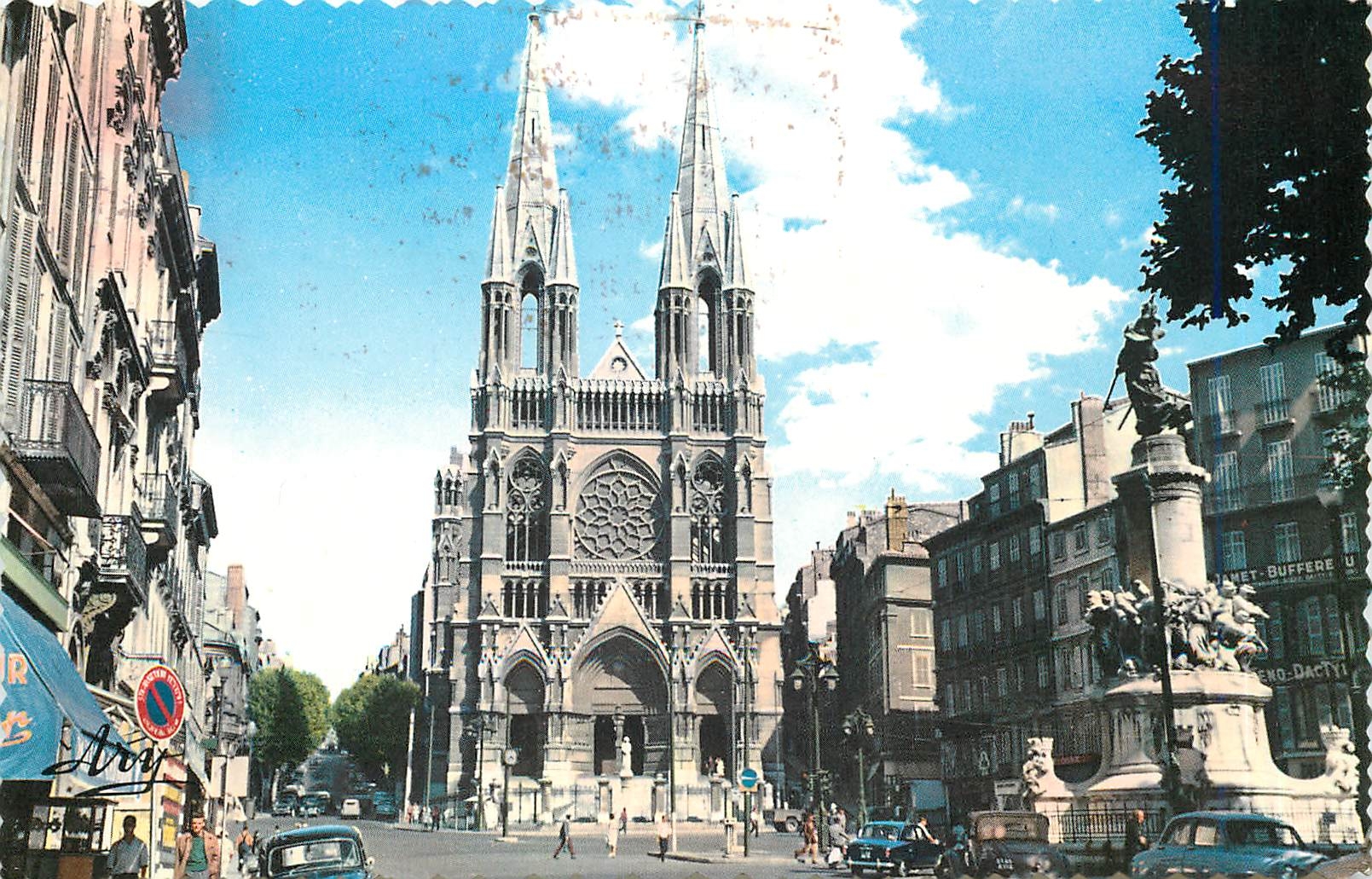 CPM Marseille Eglise St Vincent de Paul et Monument des Mobiles 