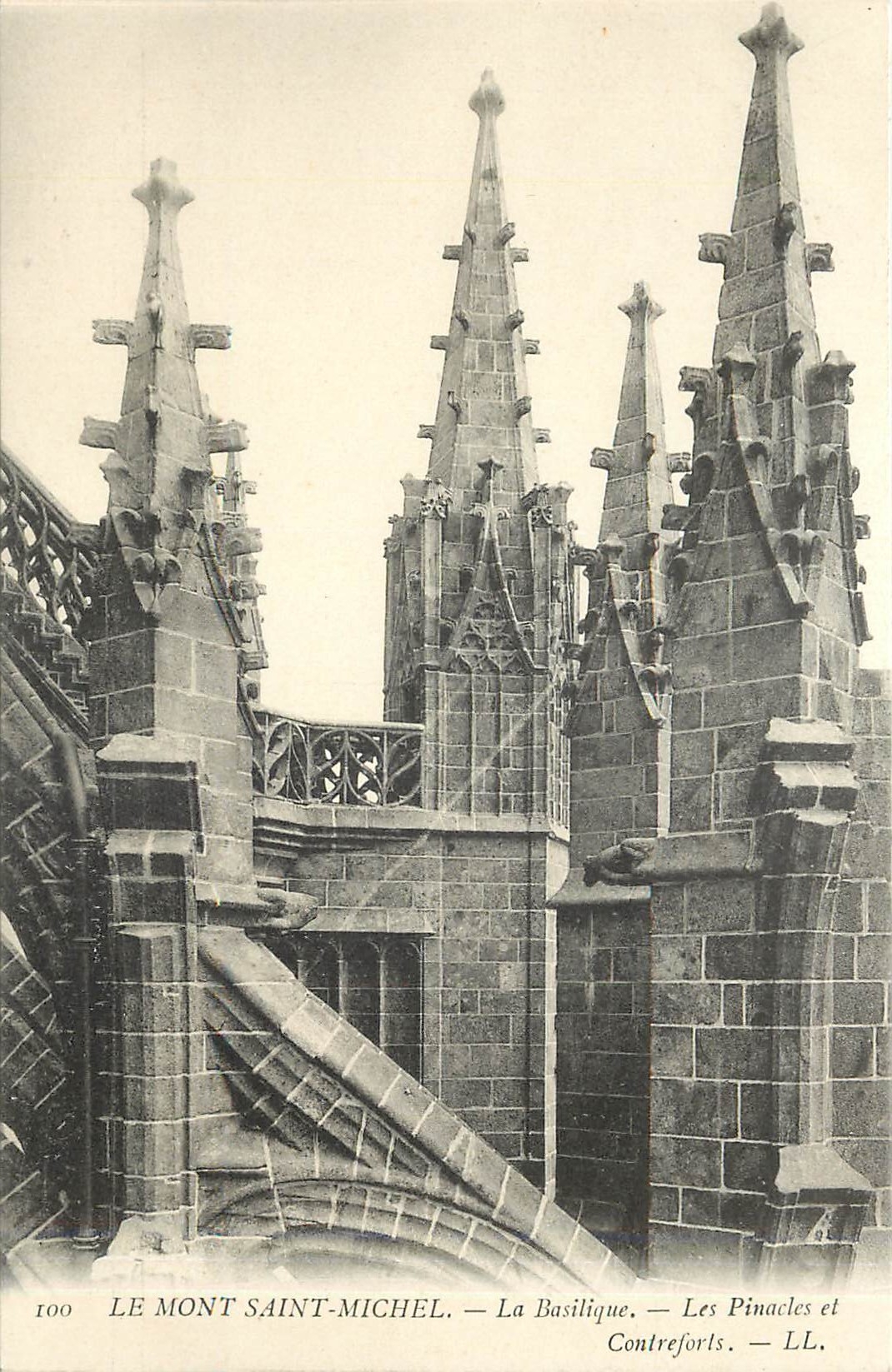 CPA Le Mont Saint Michel La Basilique Les Pinacles et Contreforts 