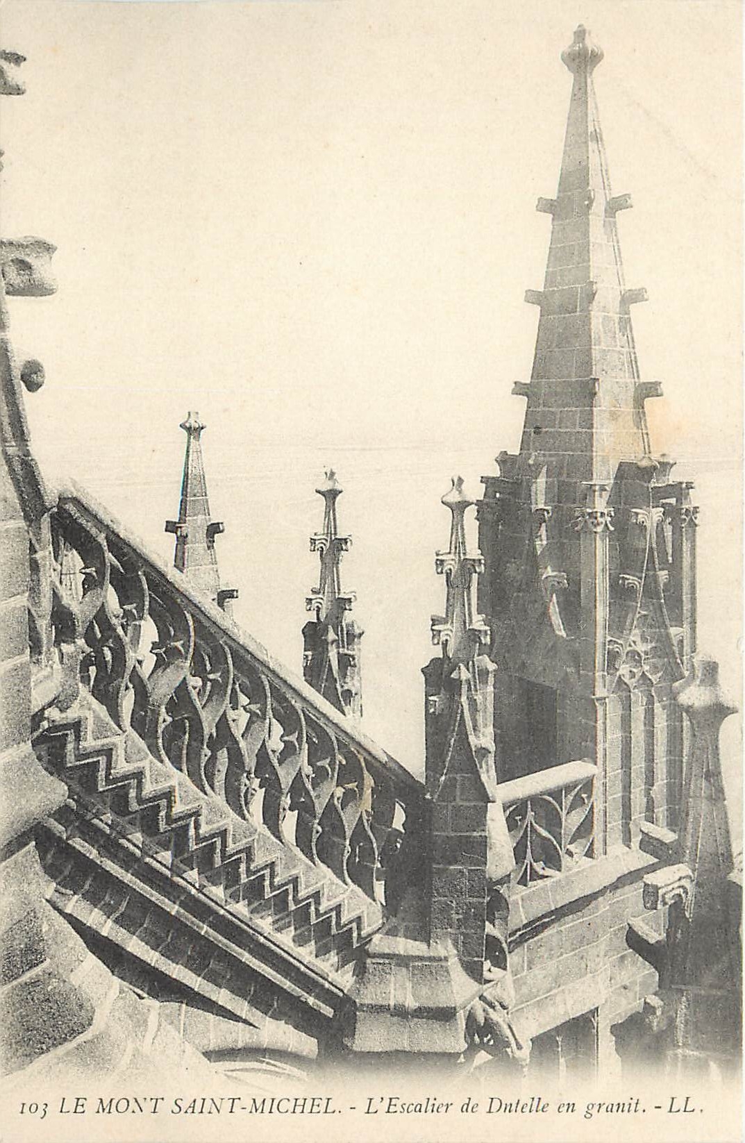 CPA Le Mont Saint Michel L'Escalier de Dufeile en Granit 