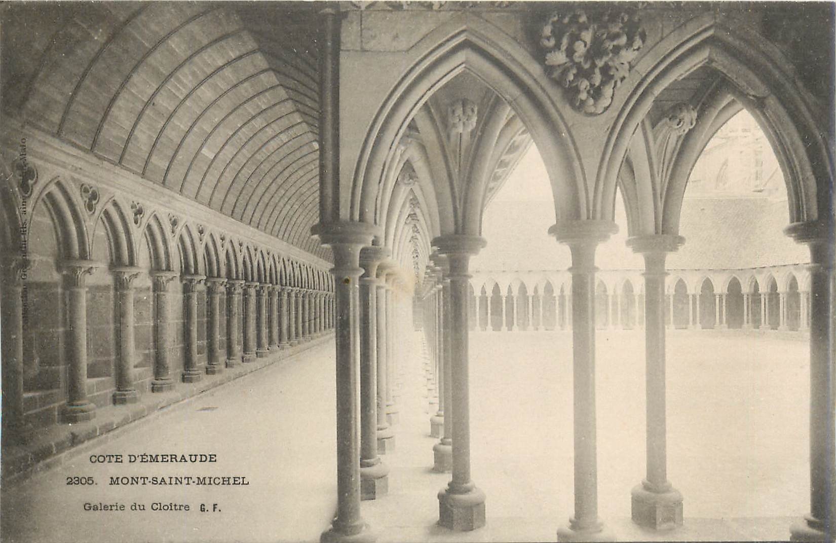 CPA Cote d'Emeraude Mont Saint Michel Galerie du Cloitre 