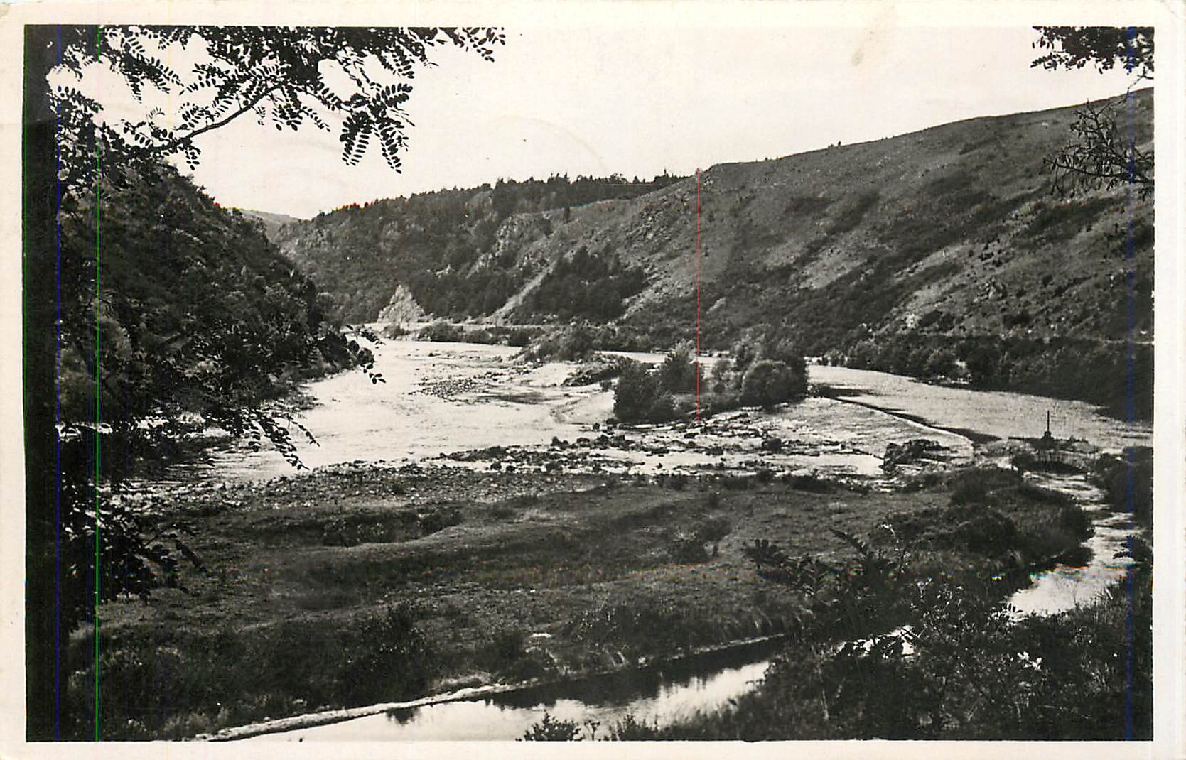 CPA Environs de Roanne La Loire au saut du Perron 