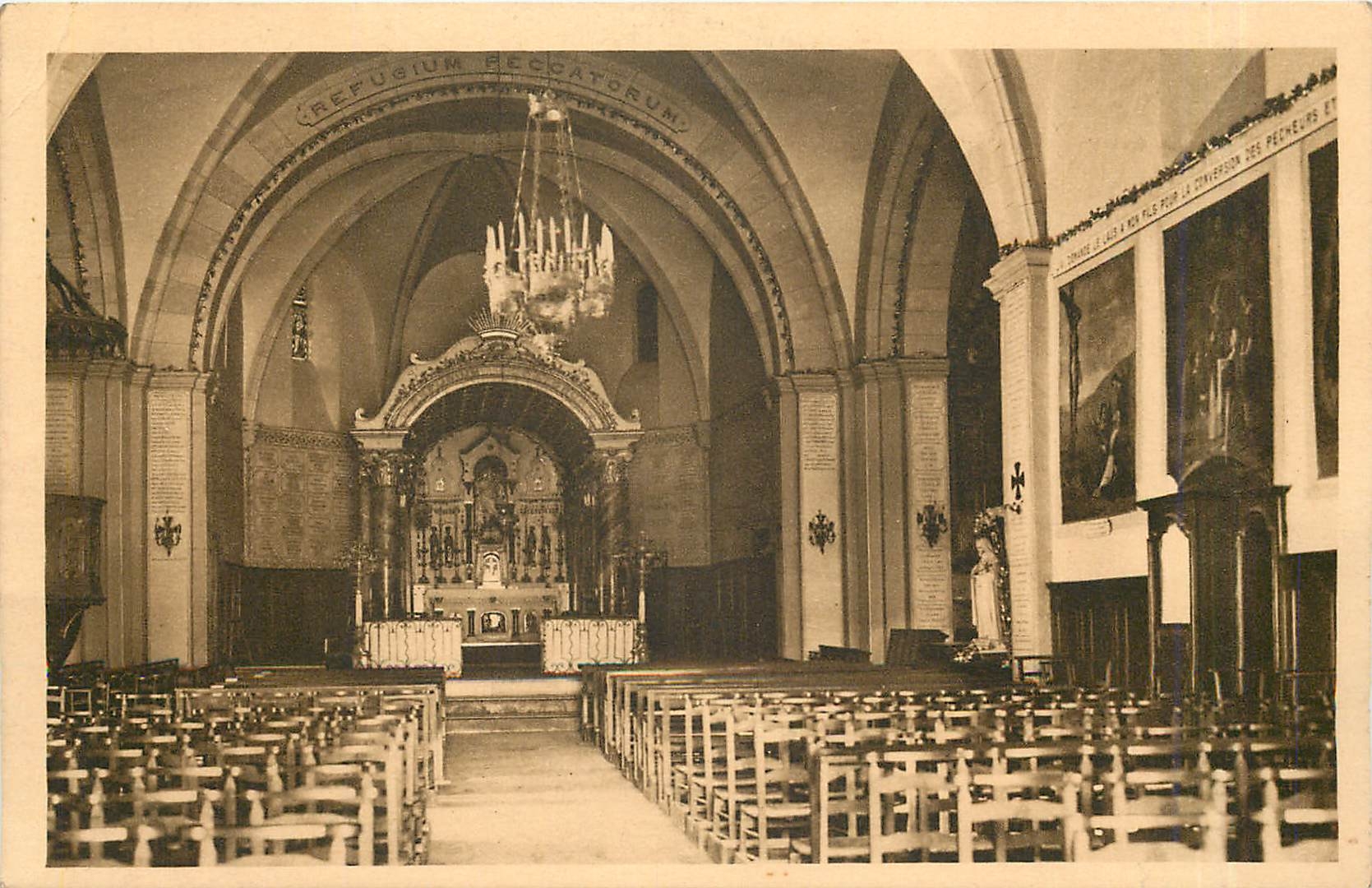 Intérieur de la Basilique Notre-Dame du Laus — Hautes-Alpes — éditeur CPAPHIL, n°15
