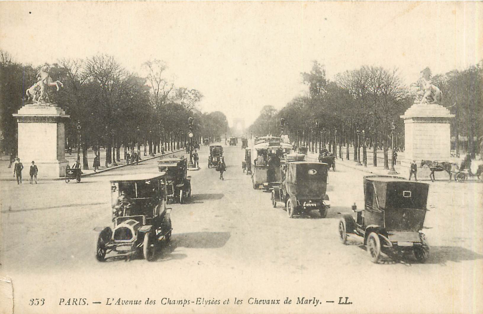 CPA Paris L'Avenue des Champs Elysees et les Chevaux de Marly Automobile