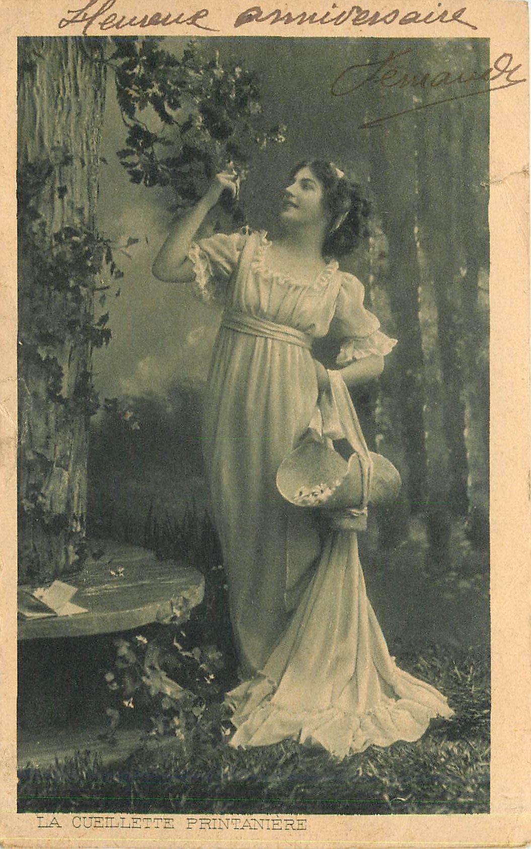 CPA La Cueillette Printaniere Femme