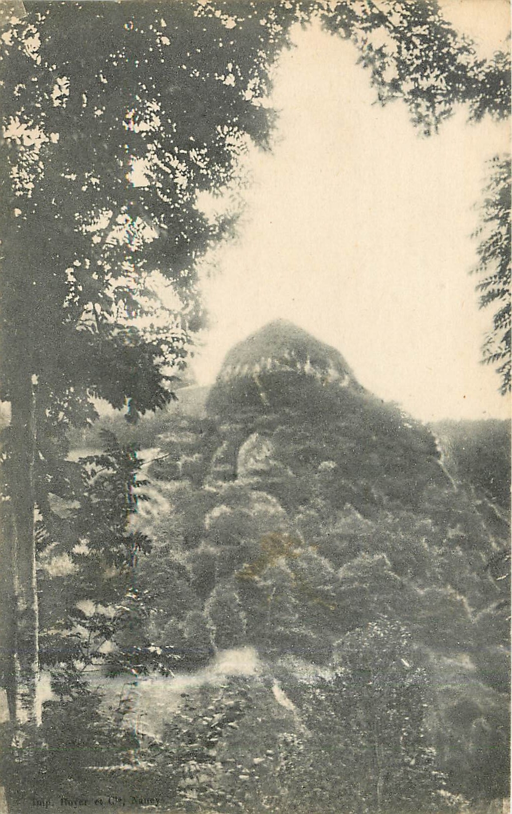 CPA L'Auvergne historique et pittoresque Environs de Tauves P de D La Roche de Mandrin ou des Fees s