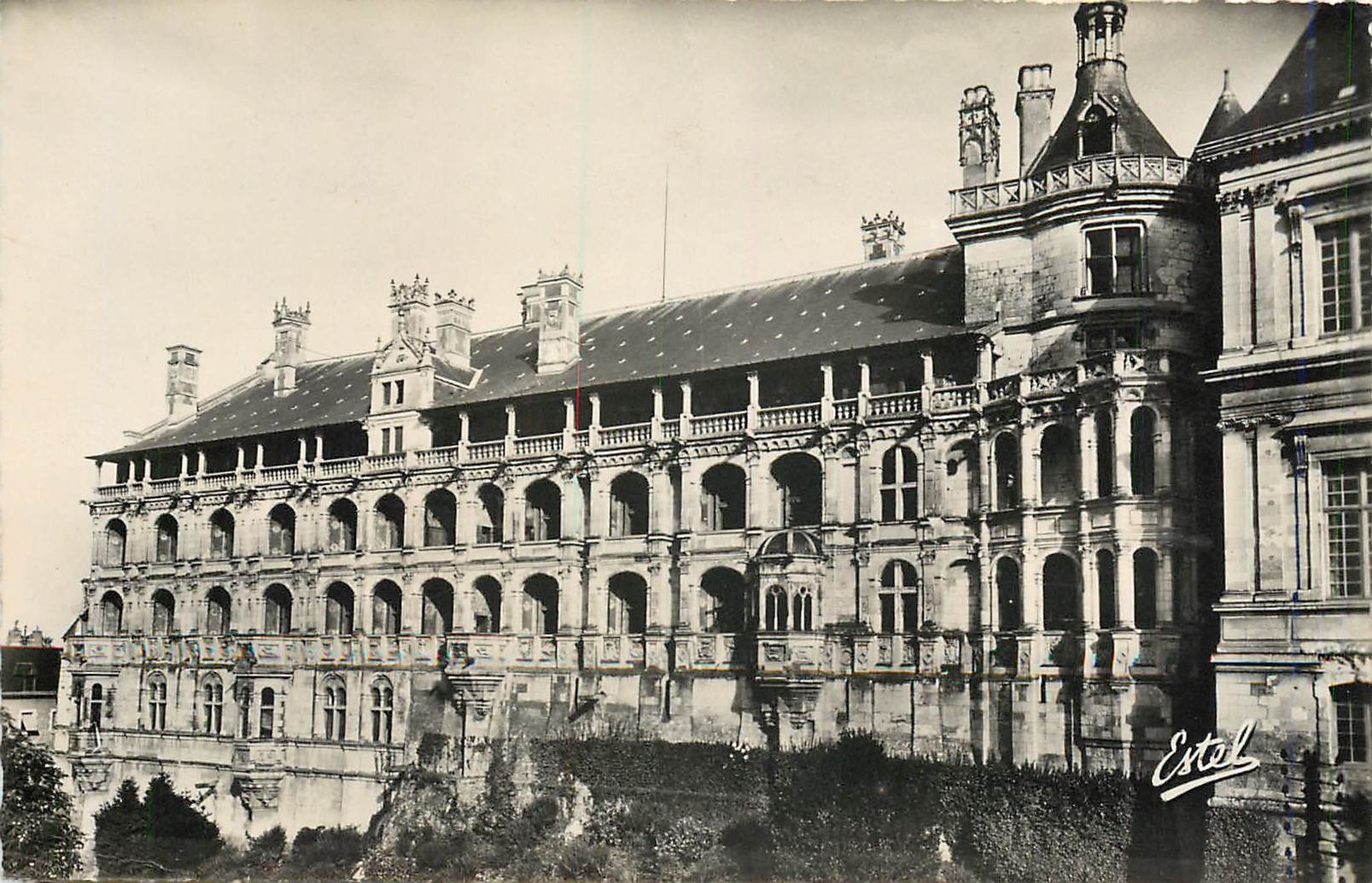 Le Château de BLOIS — Façade des Loggias — Éditeur Estel, n° 2502