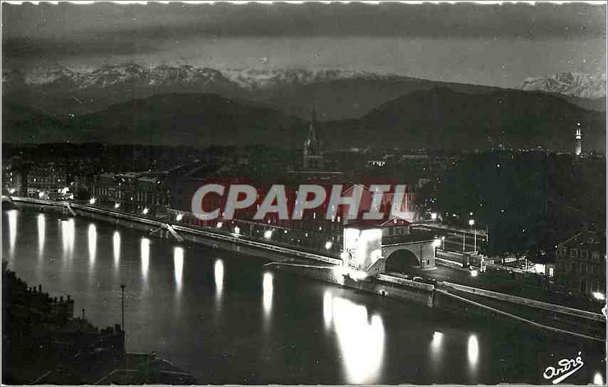Grenoble — Les Quais de l'Isère au crépuscule — Éditions SPADEM