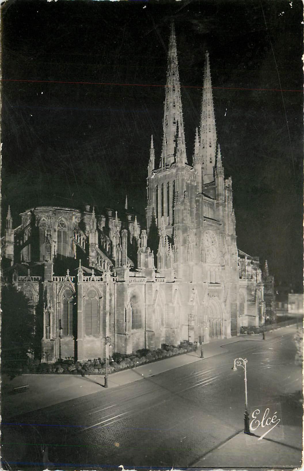 CPA Bordeaux la nuit Les Fleches et l'abside de la Cathedrale St Andre 